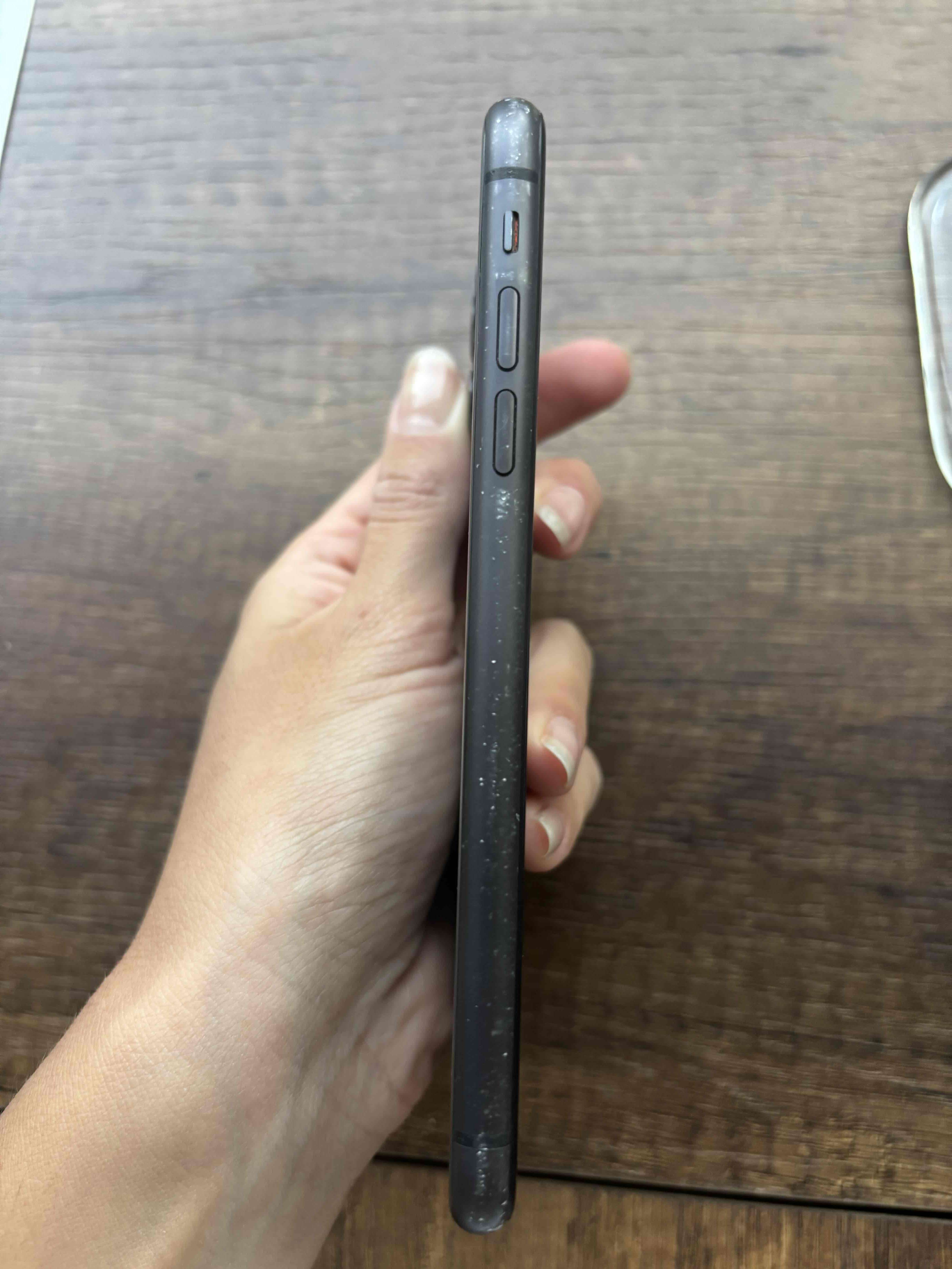 IPhone 11 (recomendable cambiar batería) - miniatura 3