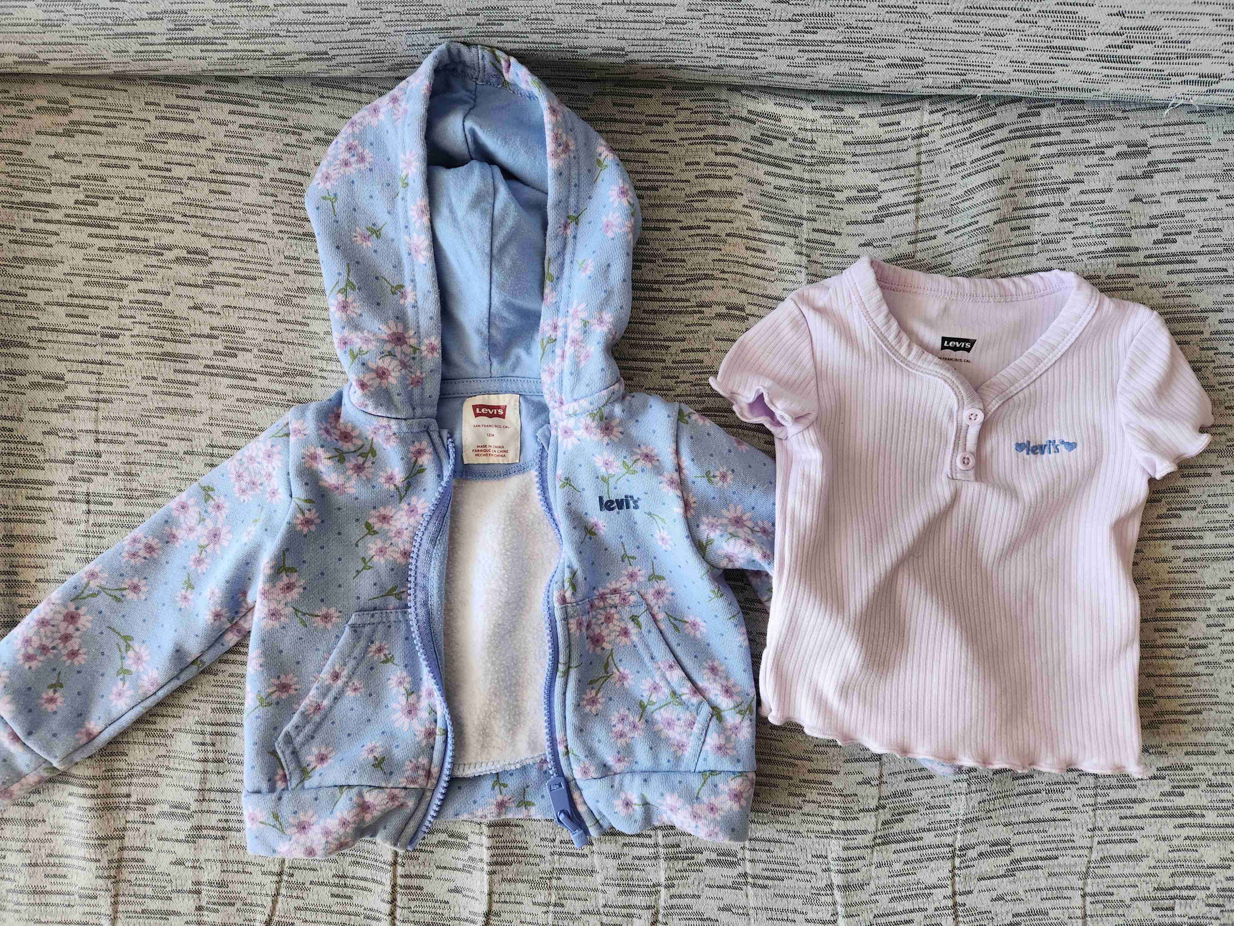 Conjunto bebé Levi's polerón y polera 12m