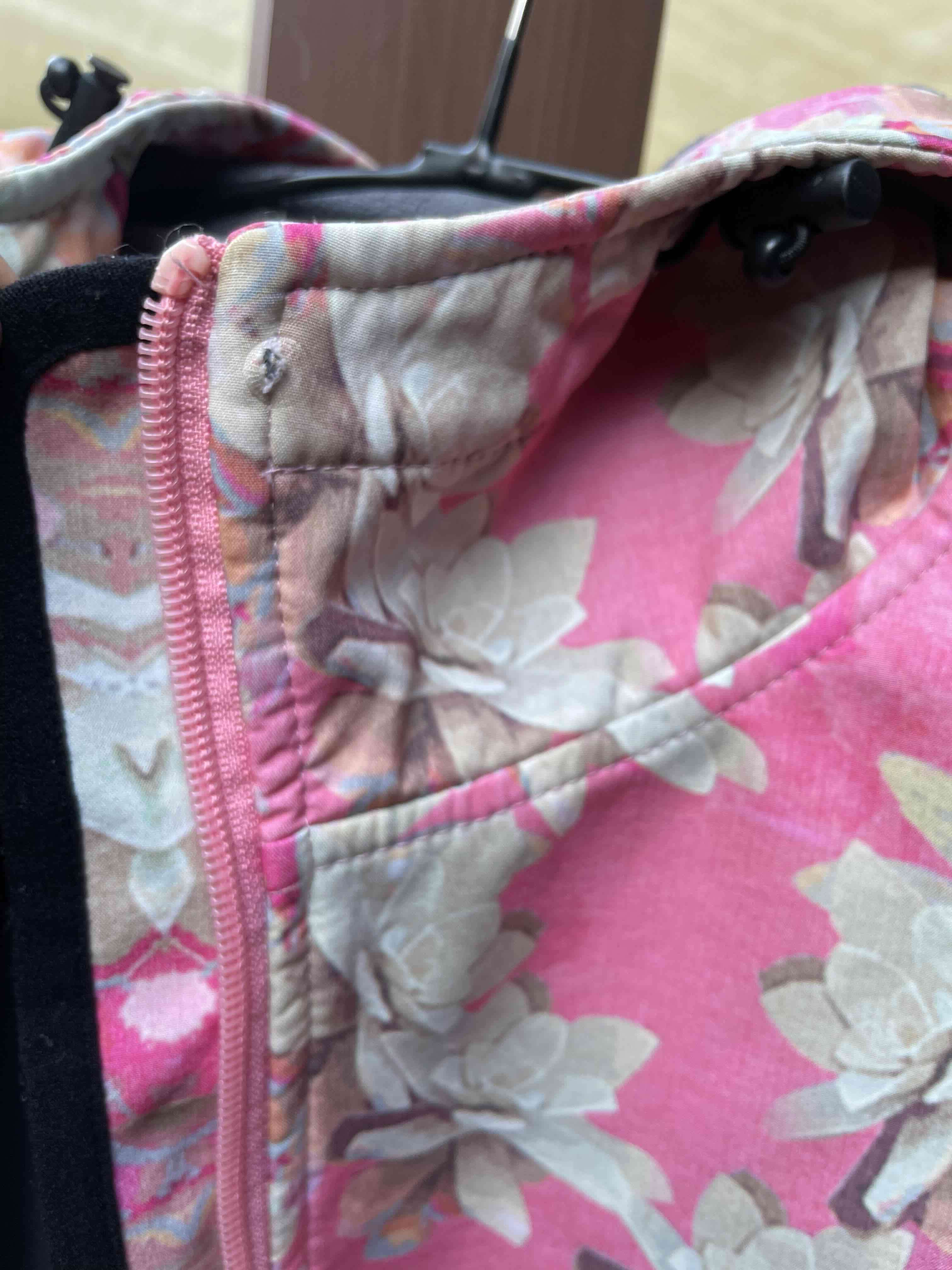 Chaqueta floral rosa con capucha - miniatura 4