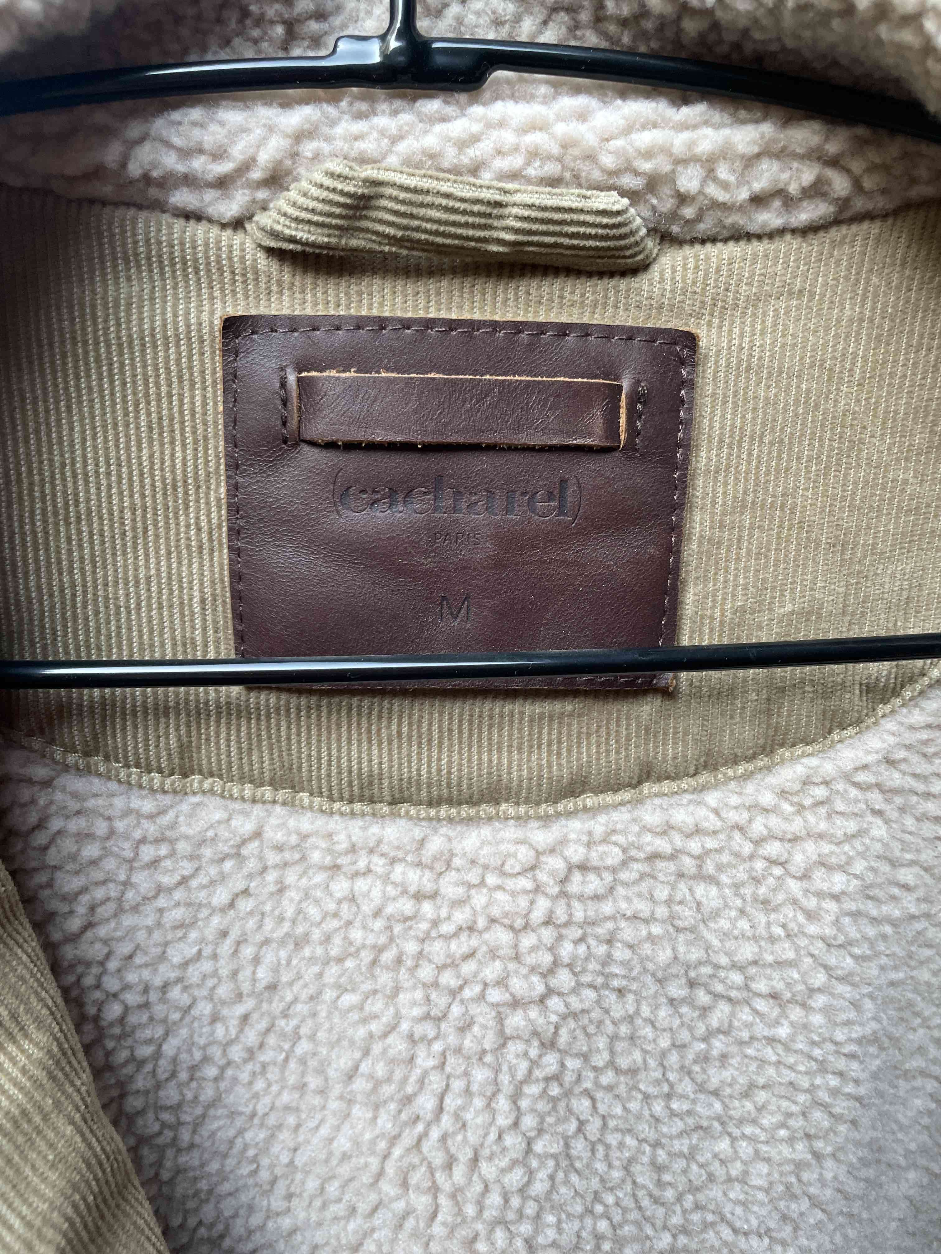 Chaqueta beige con forro de corderito - miniatura 2