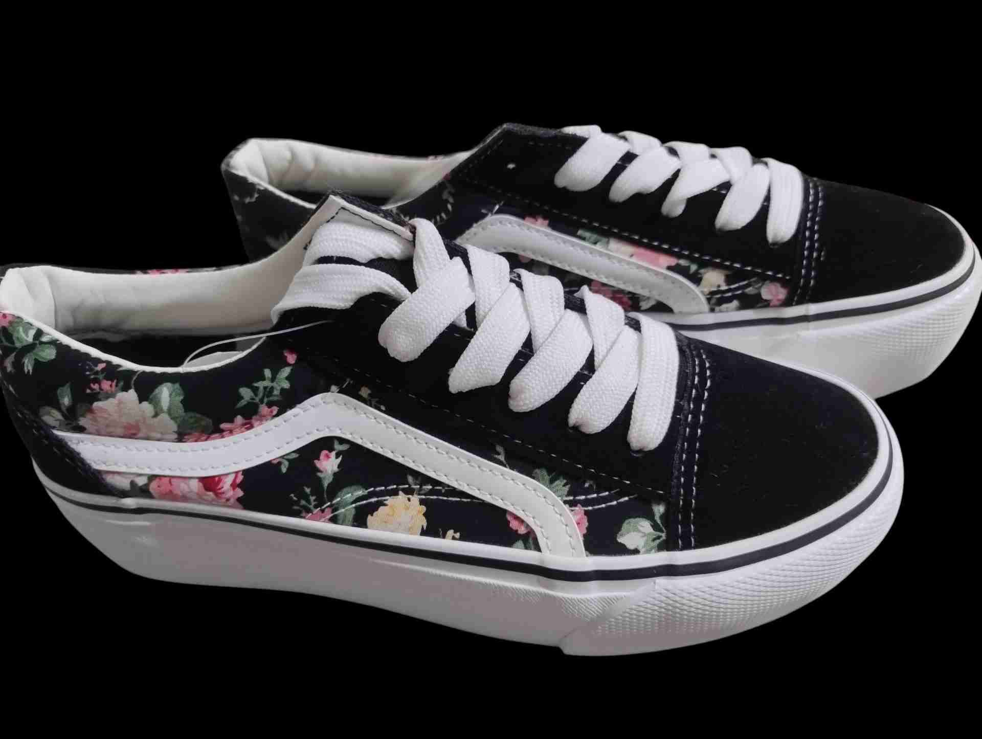 Zapatillas negras con flores 35 - miniatura 2