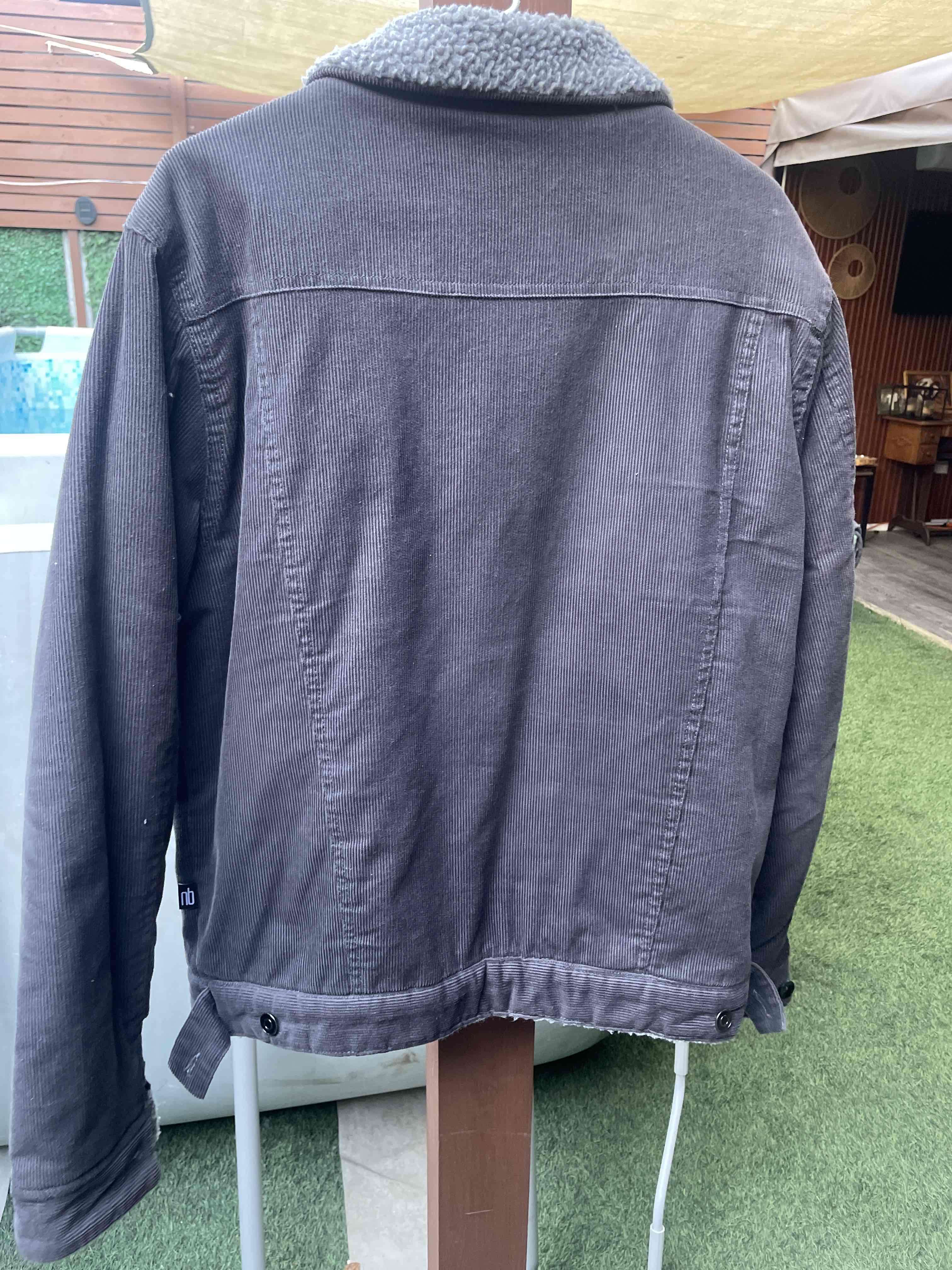 Chaqueta gris con cuello de borrego - miniatura 2