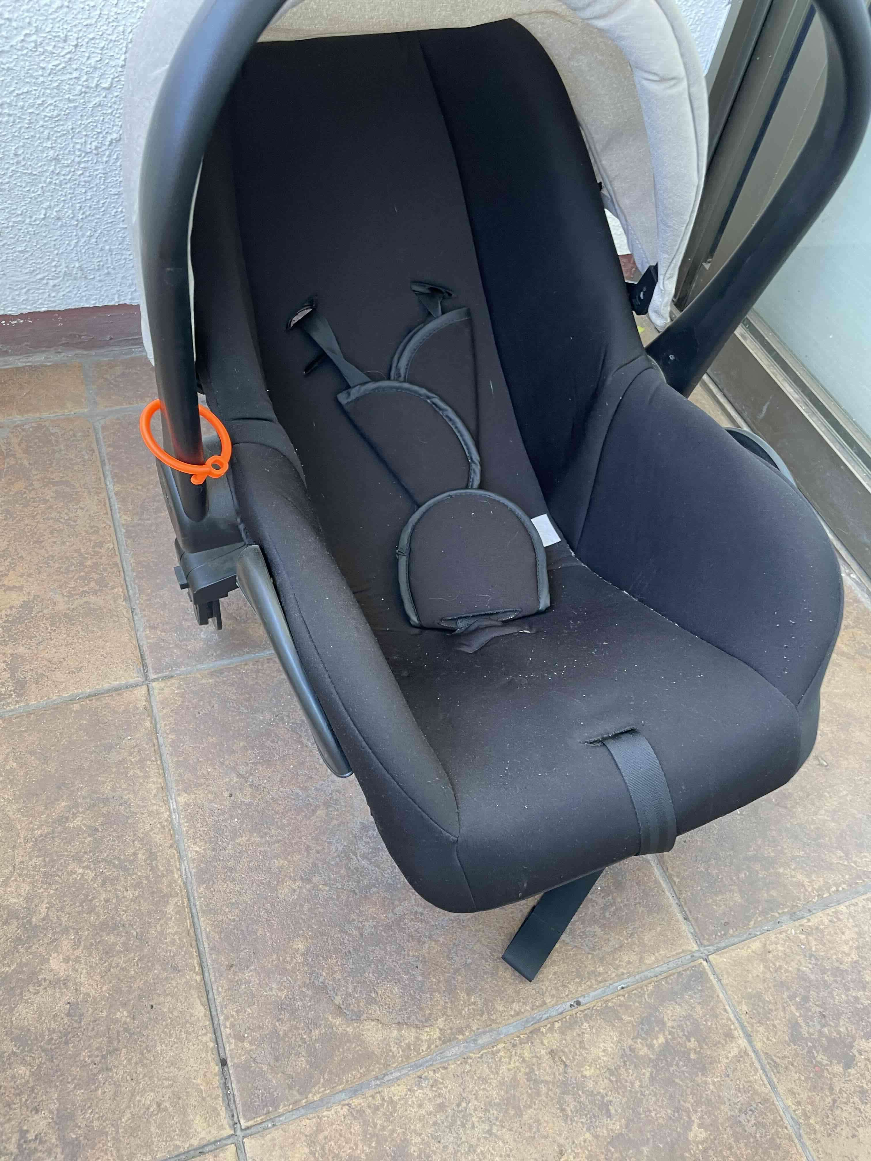 Silla de auto para bebé negra