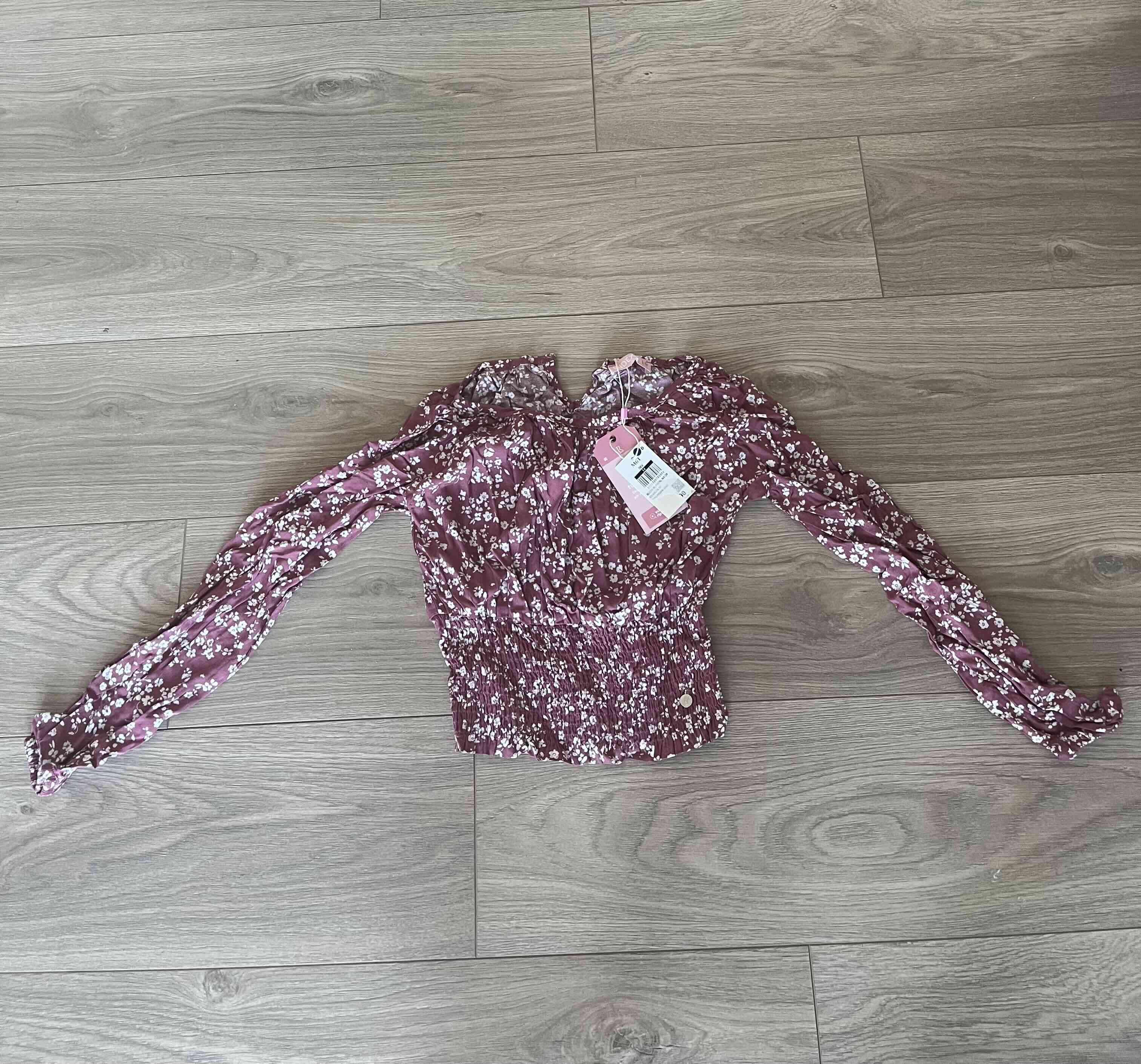 Blusa floral rosa nueva. Talla 14 niña
