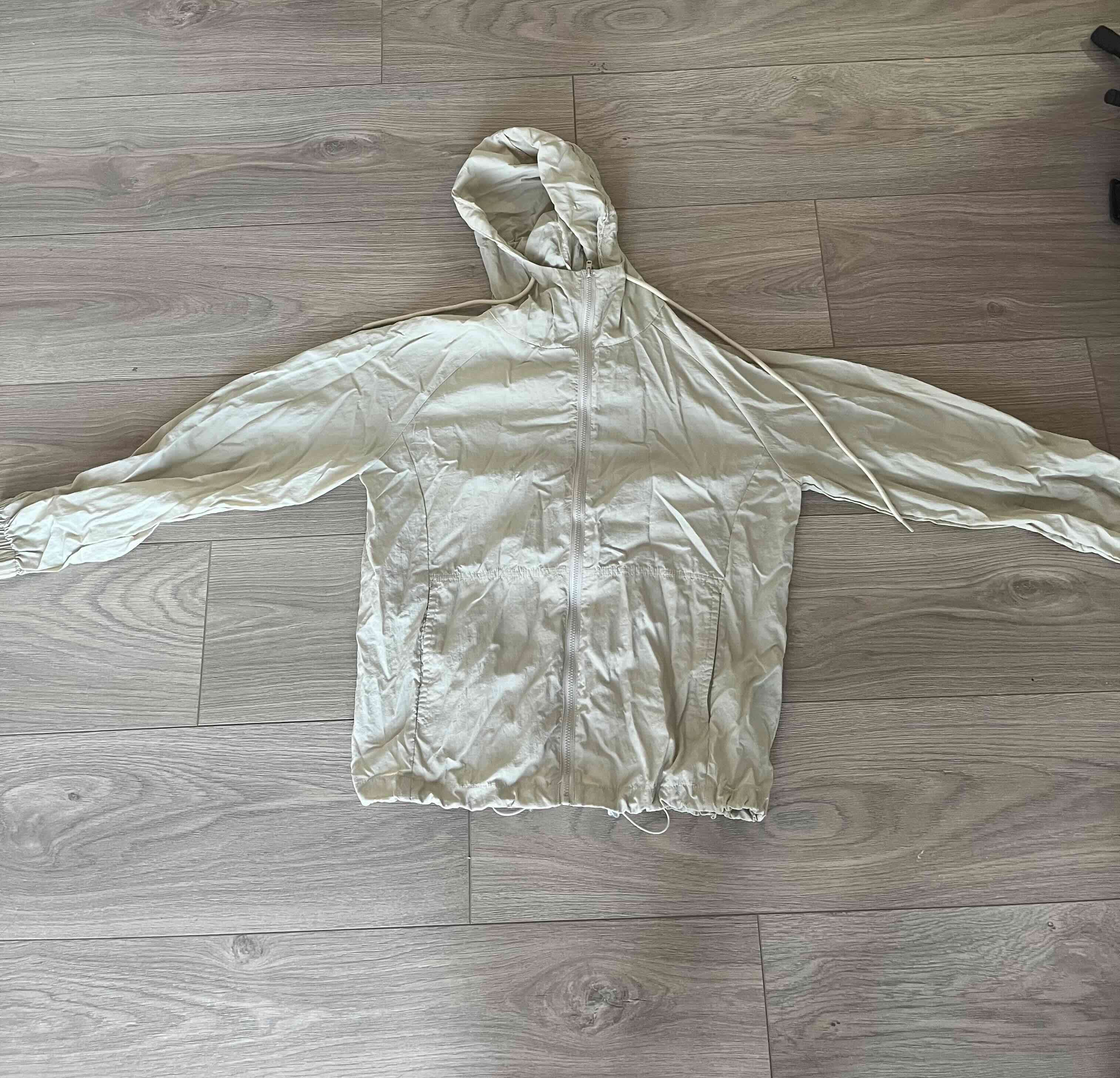 Chaqueta cortavientos beige