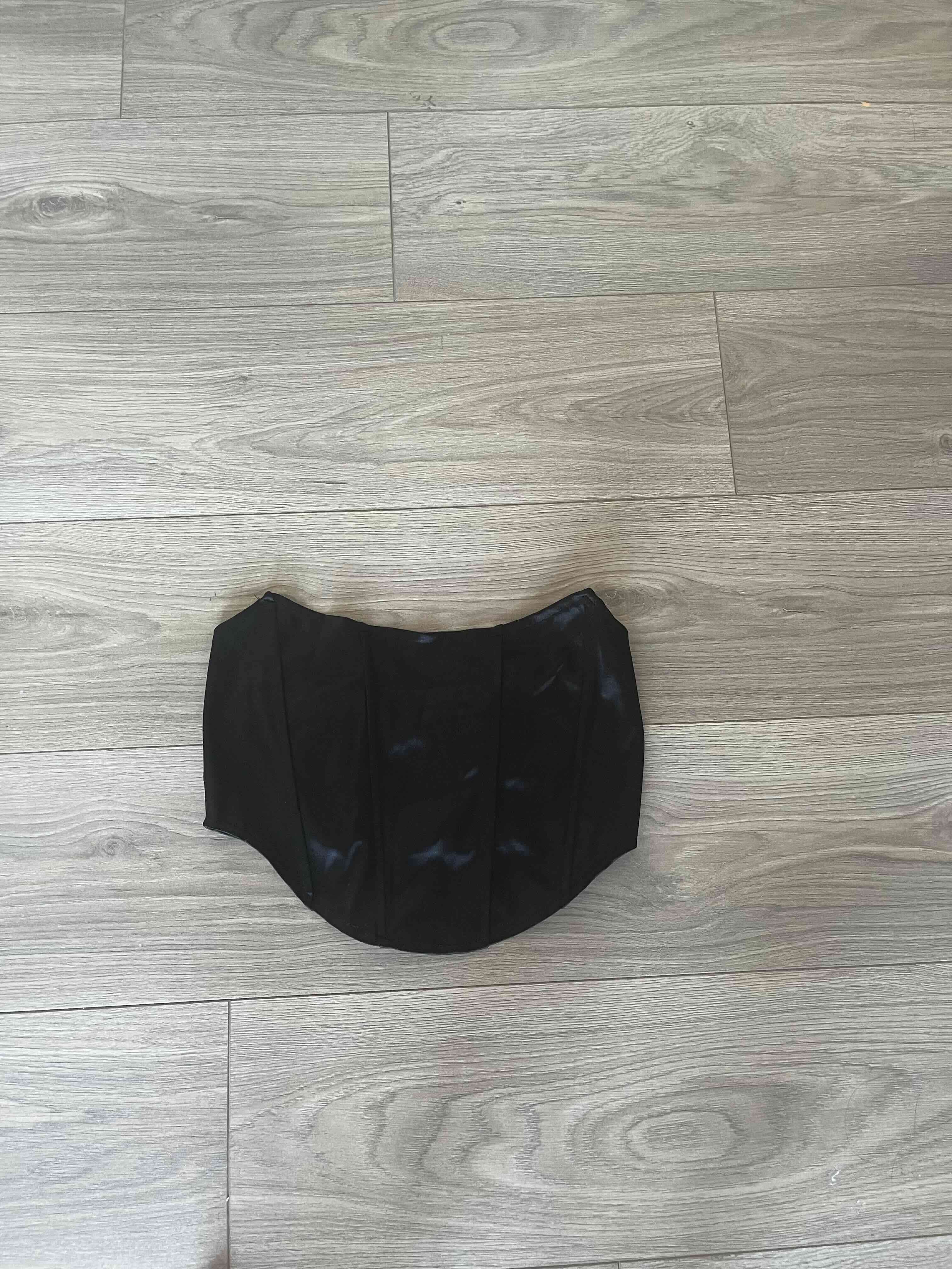 top estilo corset negro