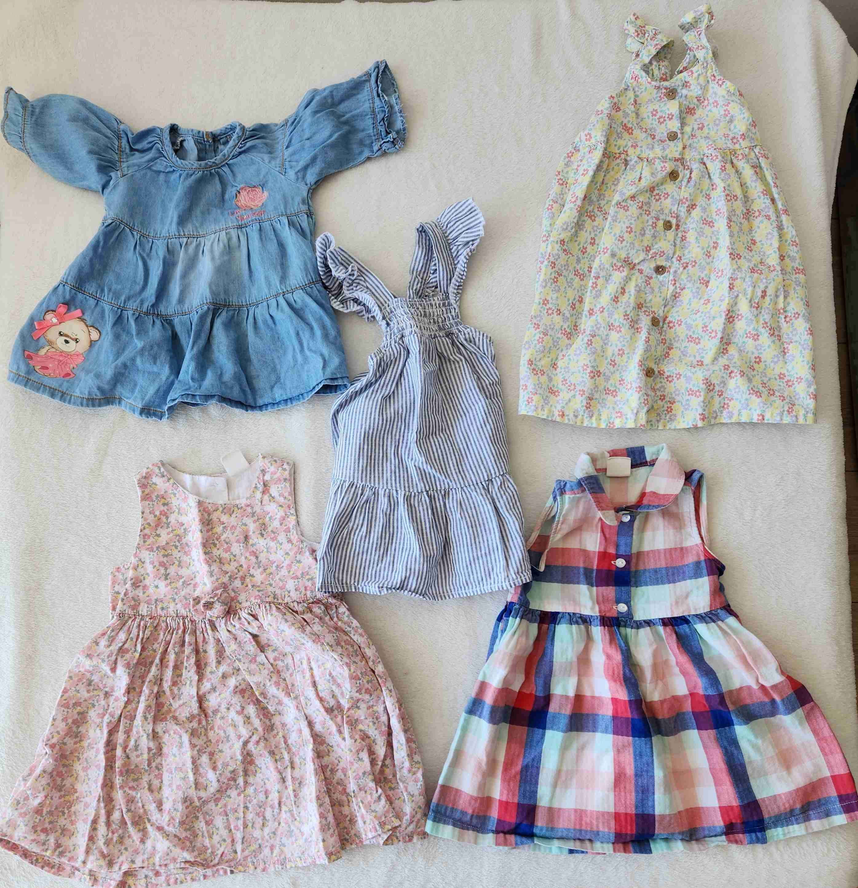 Lote de 5 vestidos 9 meses