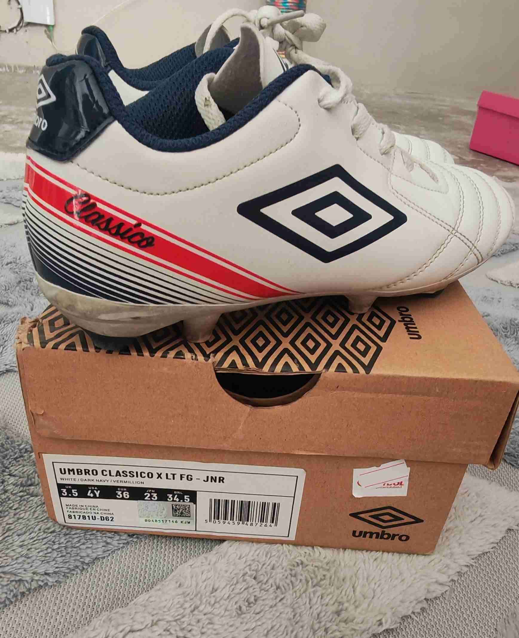 Zapatos de fútbol Umbro blancos