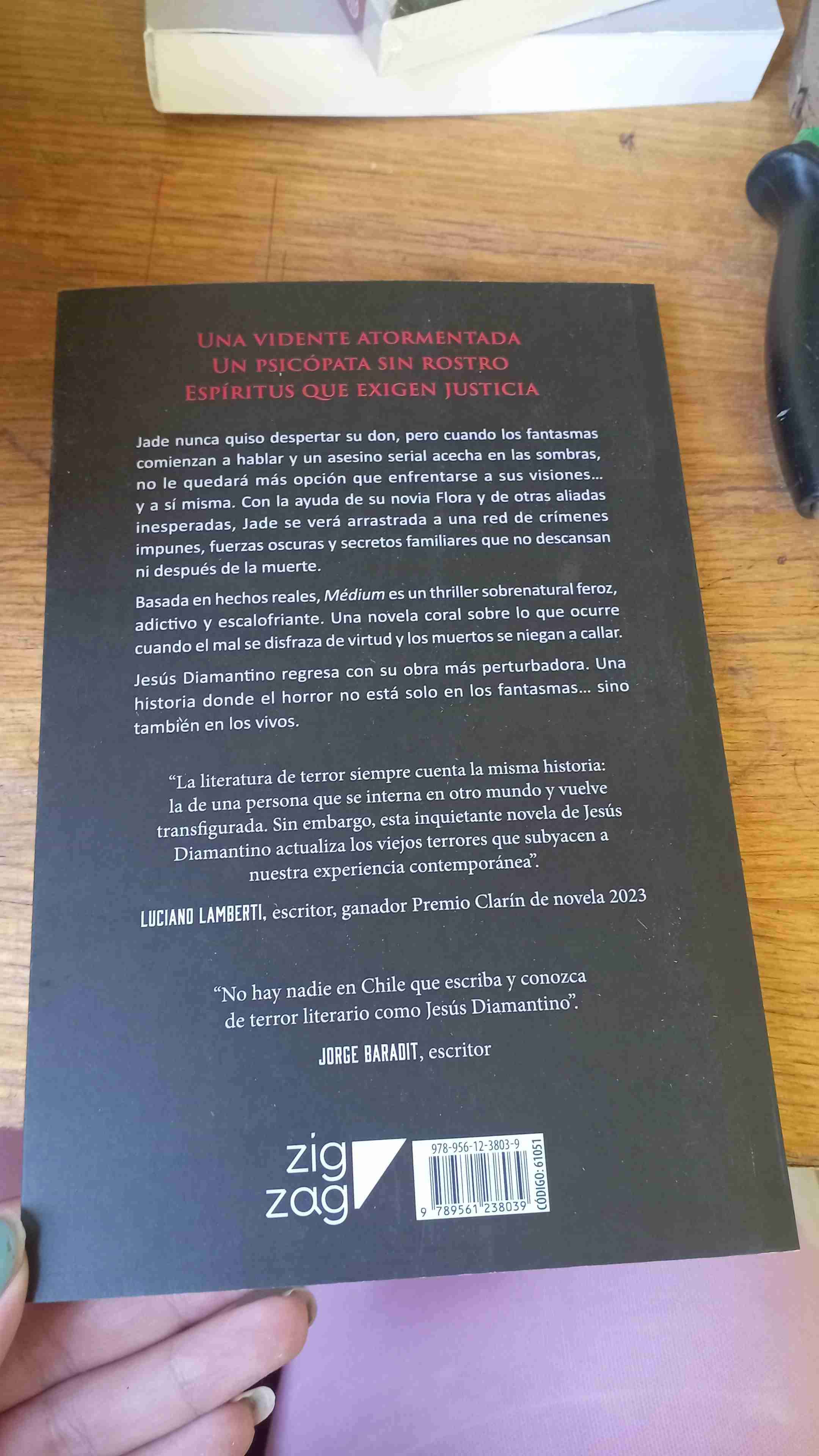 Libro 'Medium' de Jesús Diamantino - miniatura 2