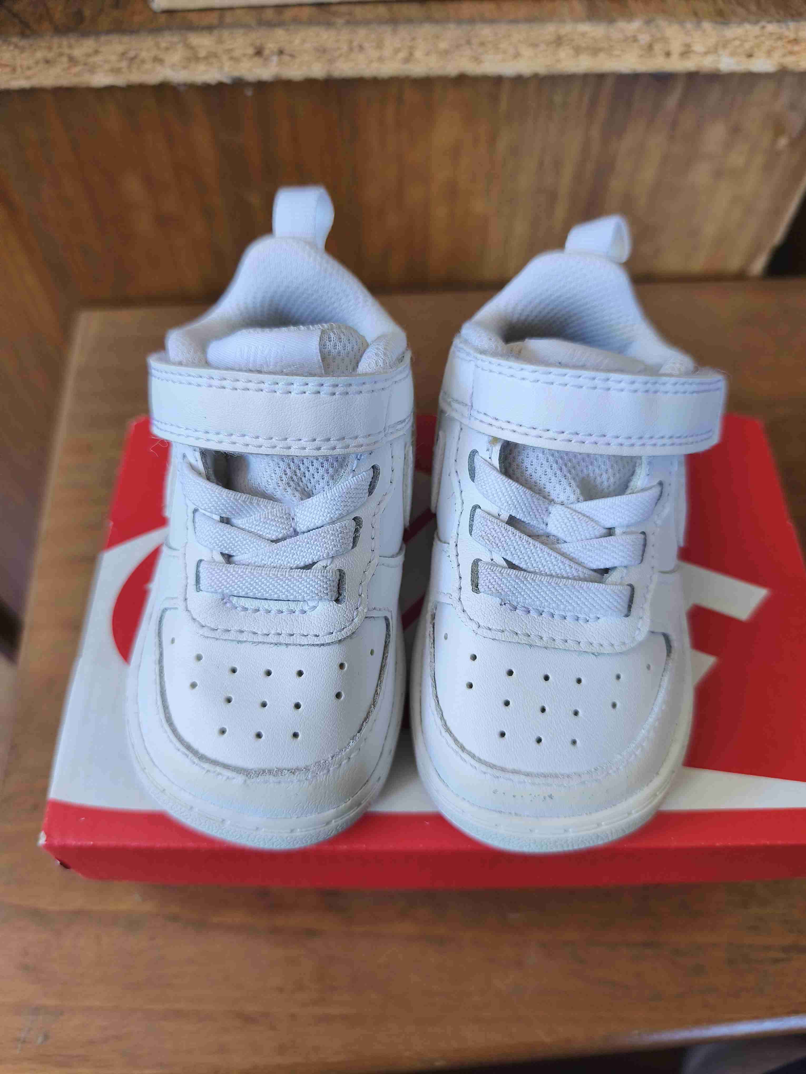 Zapatos para bebé rosados y dorados - miniatura 2