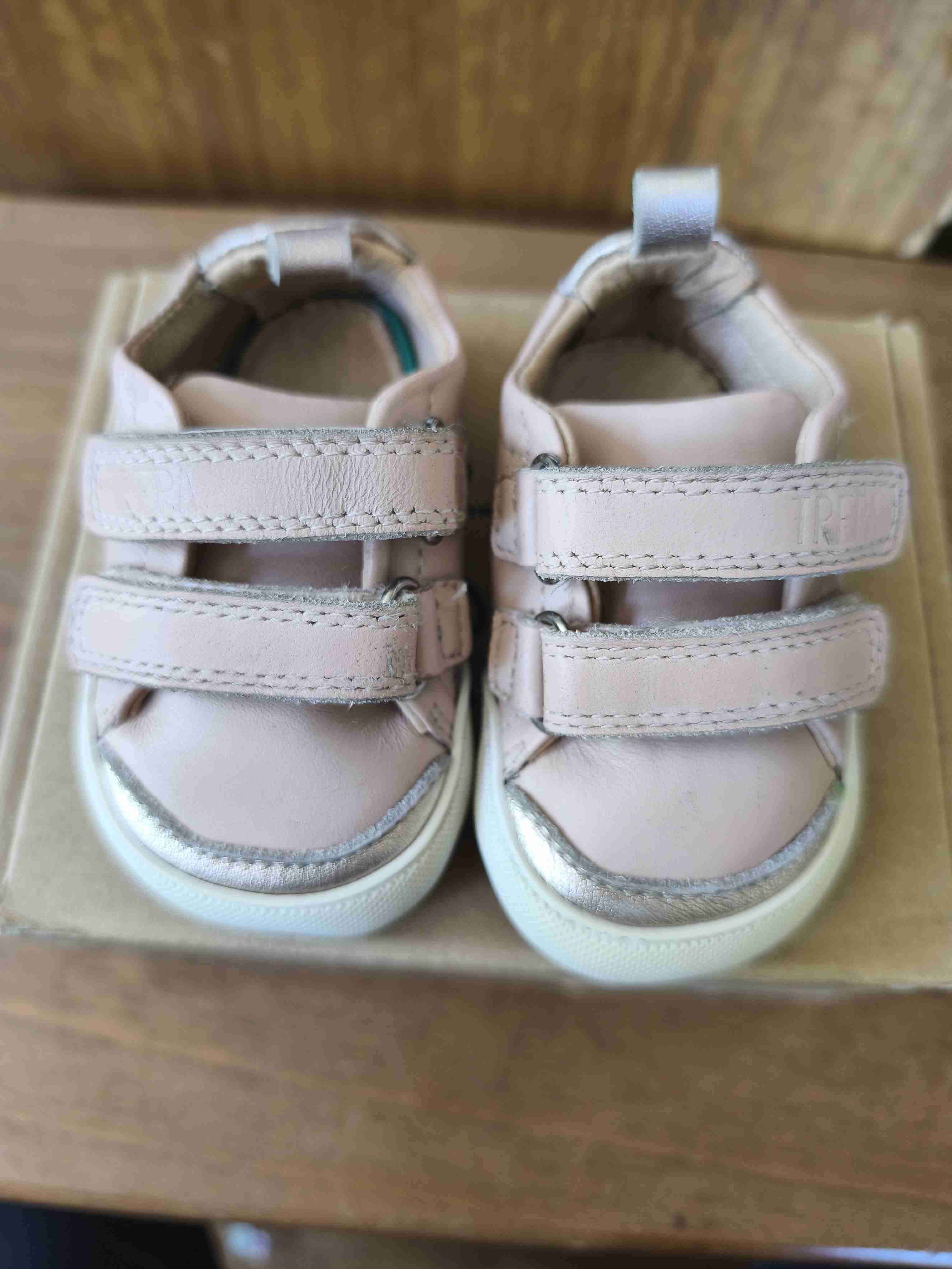 Zapatos para bebé rosados y dorados - miniatura 6