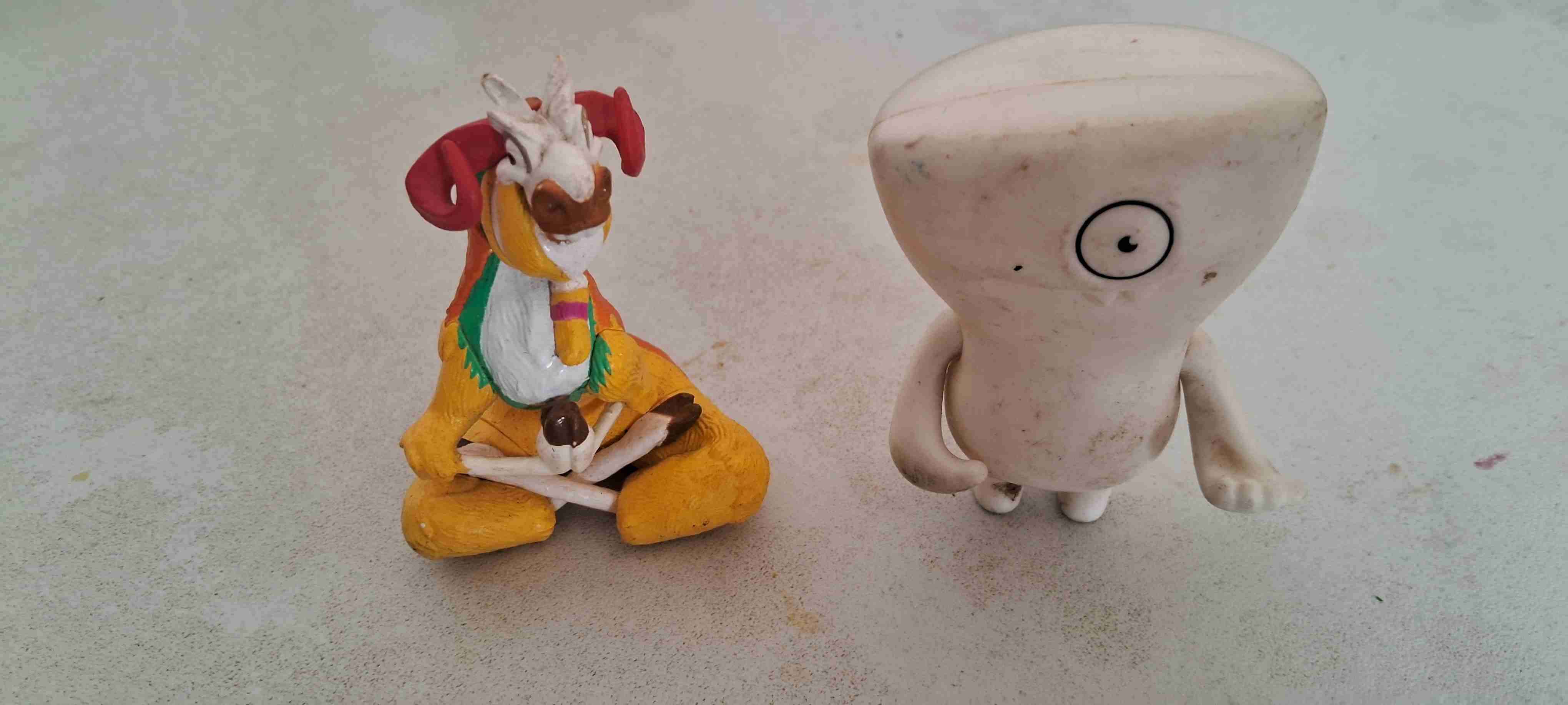 Set de figuras coleccionables variadas - miniatura 2