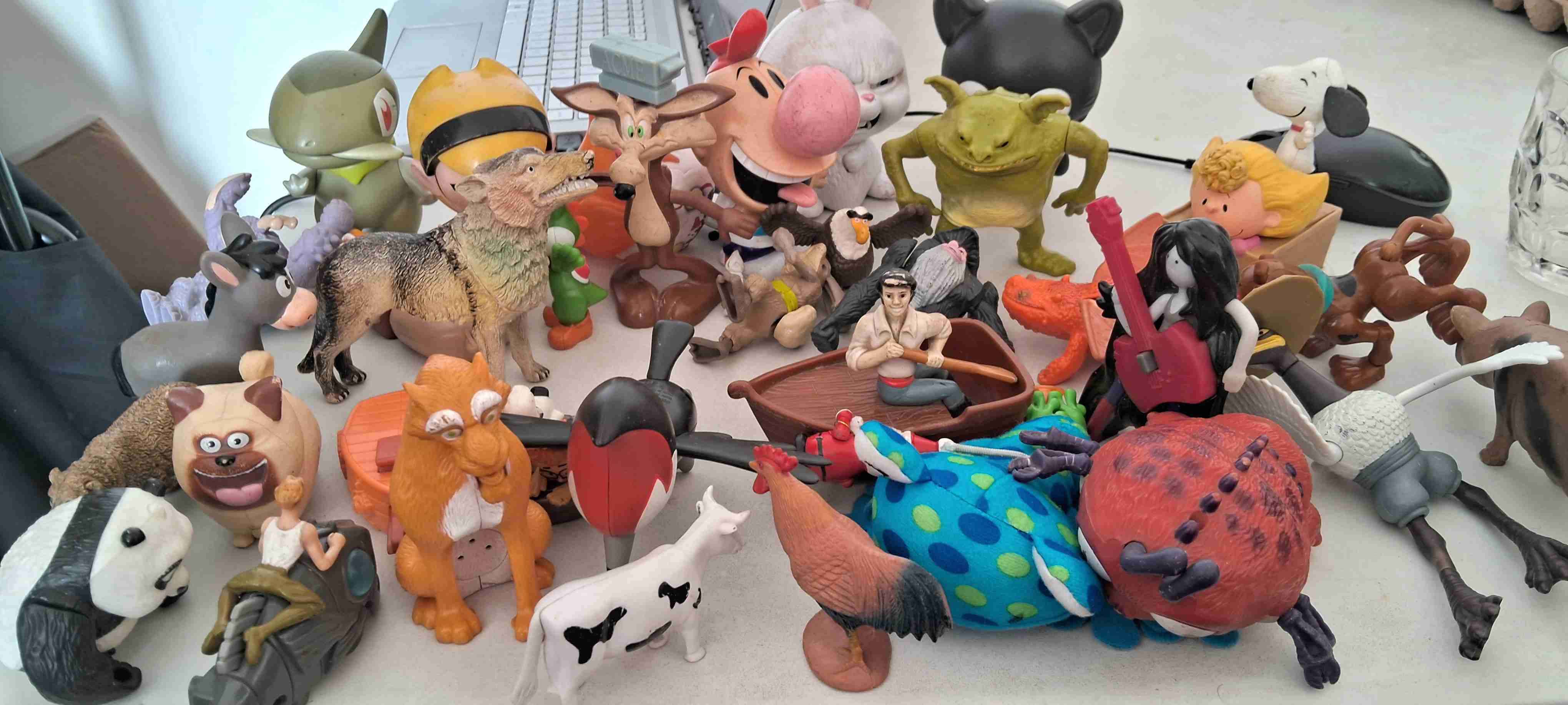 Set de figuras coleccionables variadas - miniatura 5