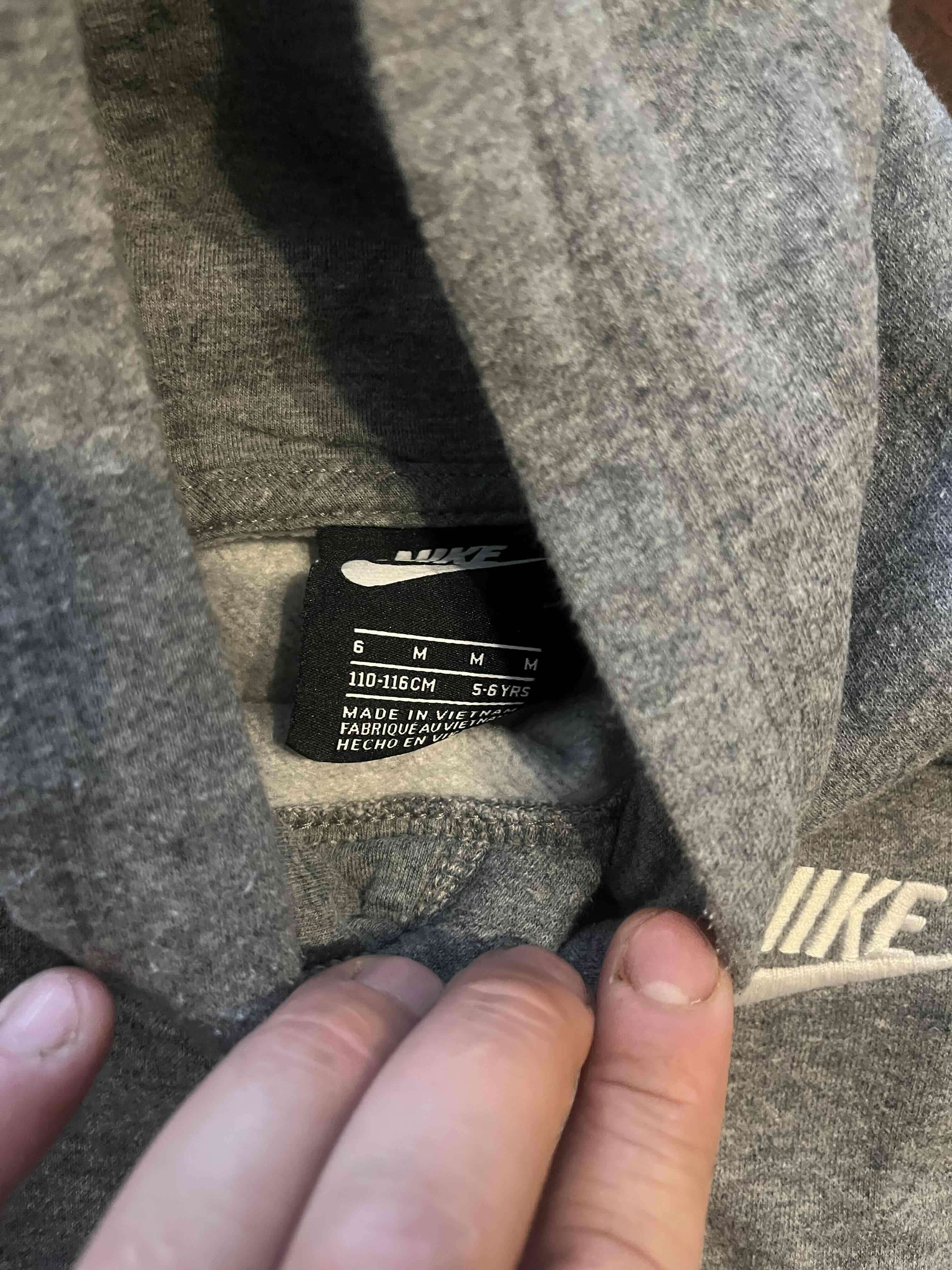 Polerón gris con capucha Nike - miniatura 2