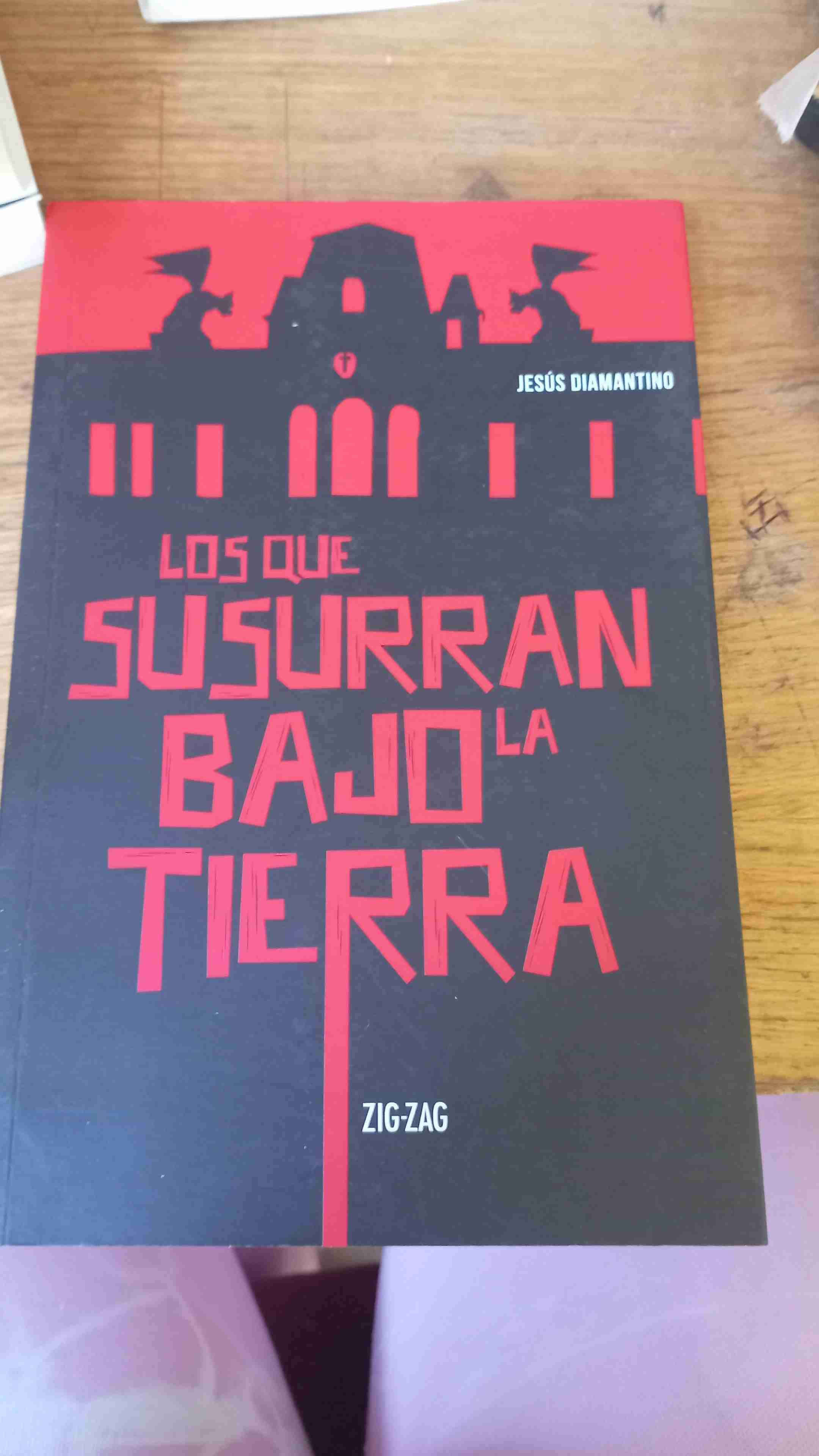 Libro Los que Susurran Bajo la Tierra
