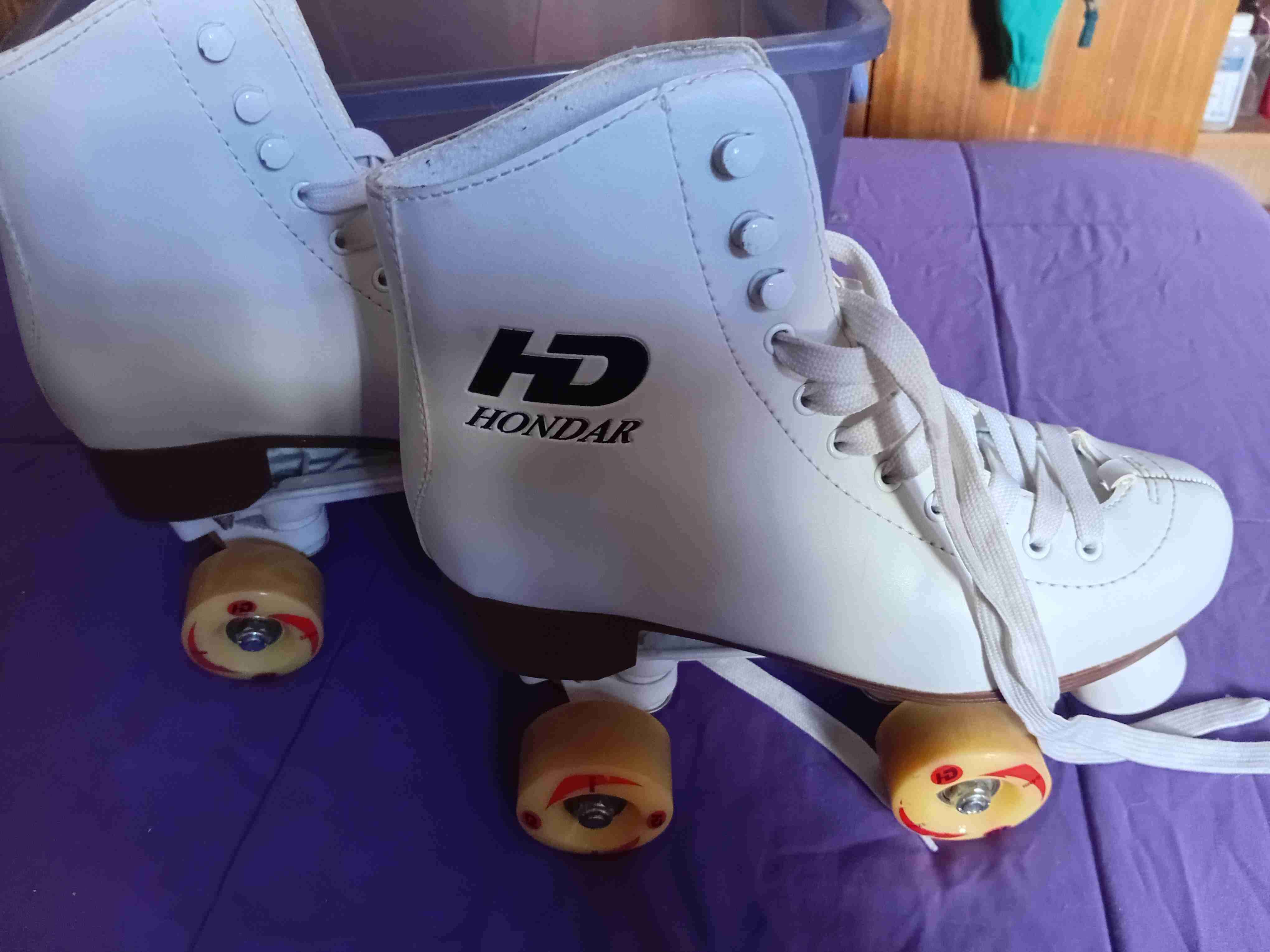 Patines de cuatro ruedas blancos - miniatura 2