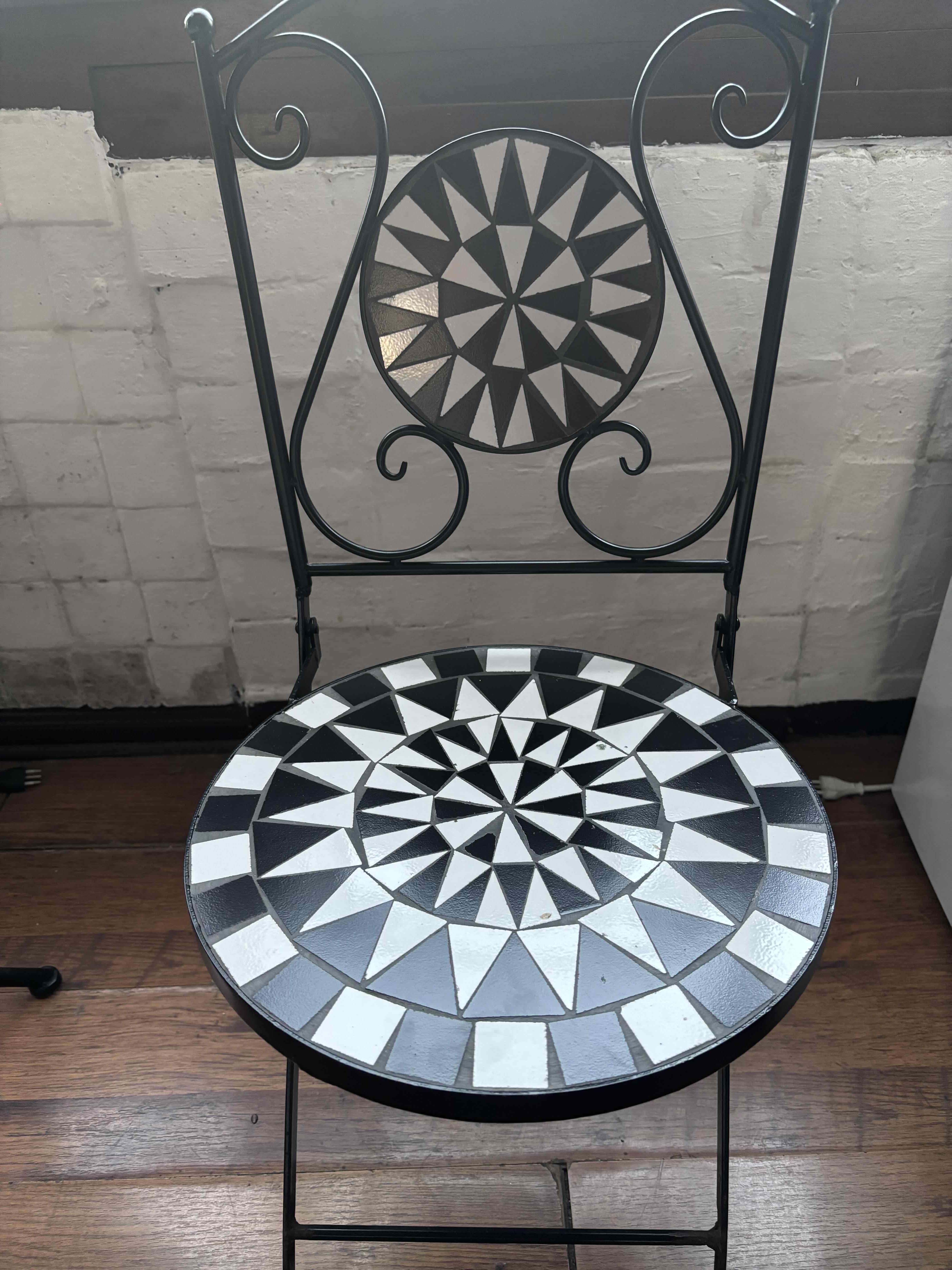 Juego de mesa y sillas mosaico - miniatura 5