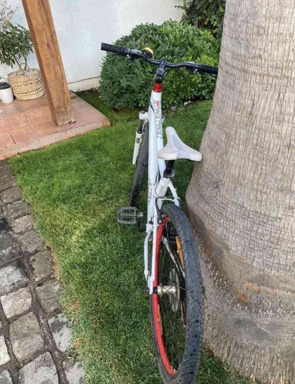 Bicicleta GIANT mujer  montaña blanca - miniatura 3
