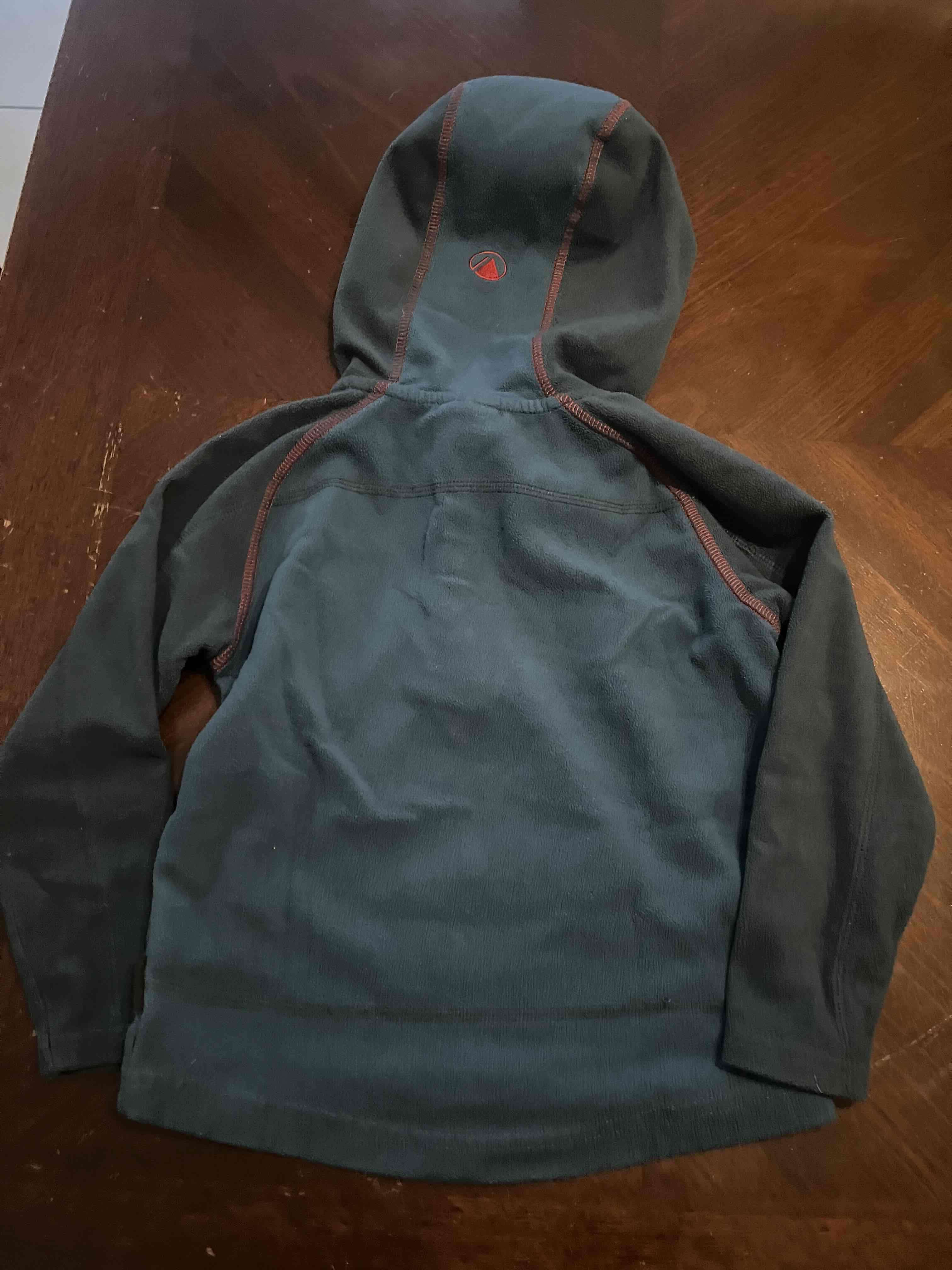 Polerón polar con capucha azul - miniatura 3