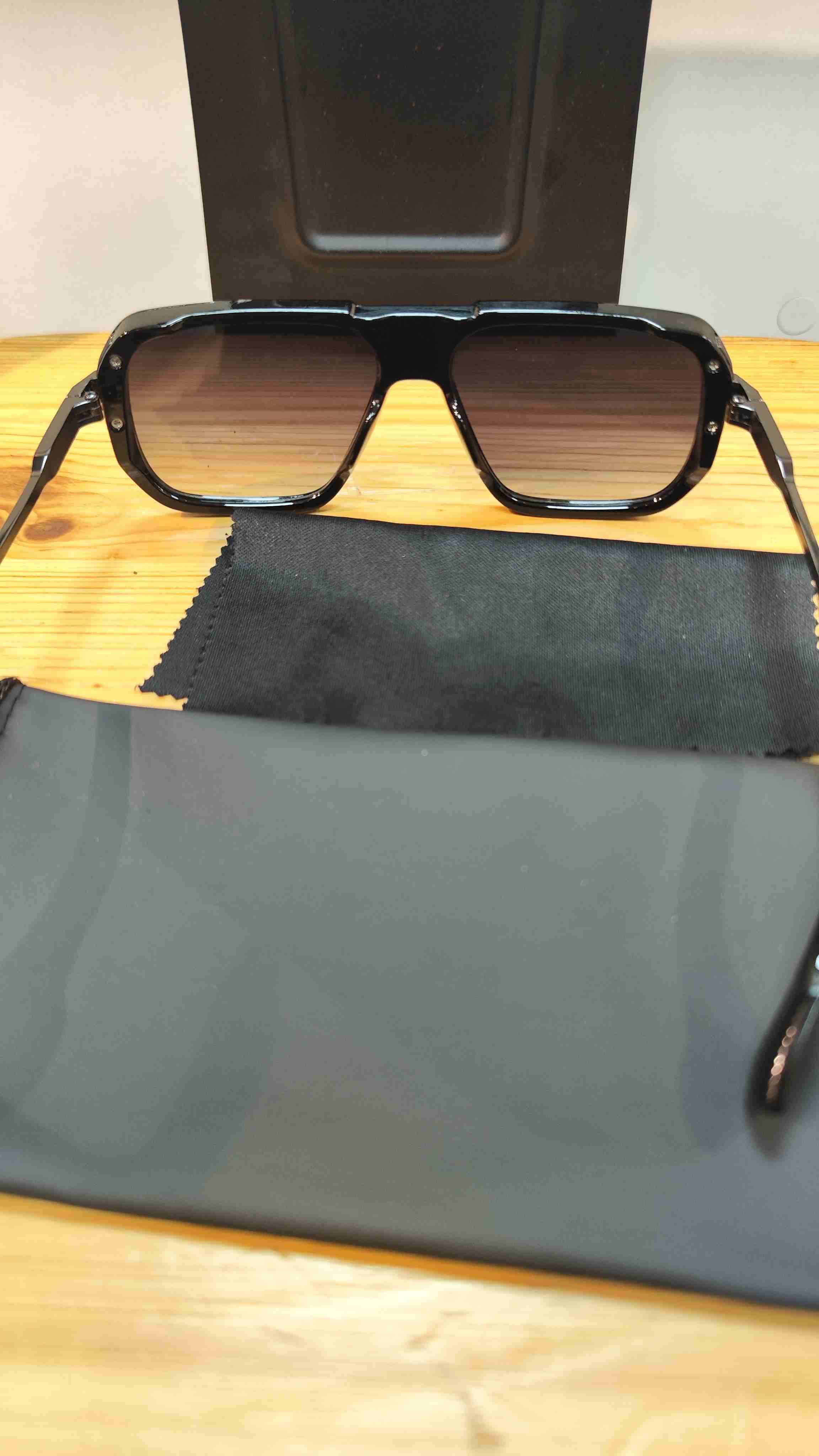 Gafas de sol negras modernas Unisex Exclusivos - miniatura 3