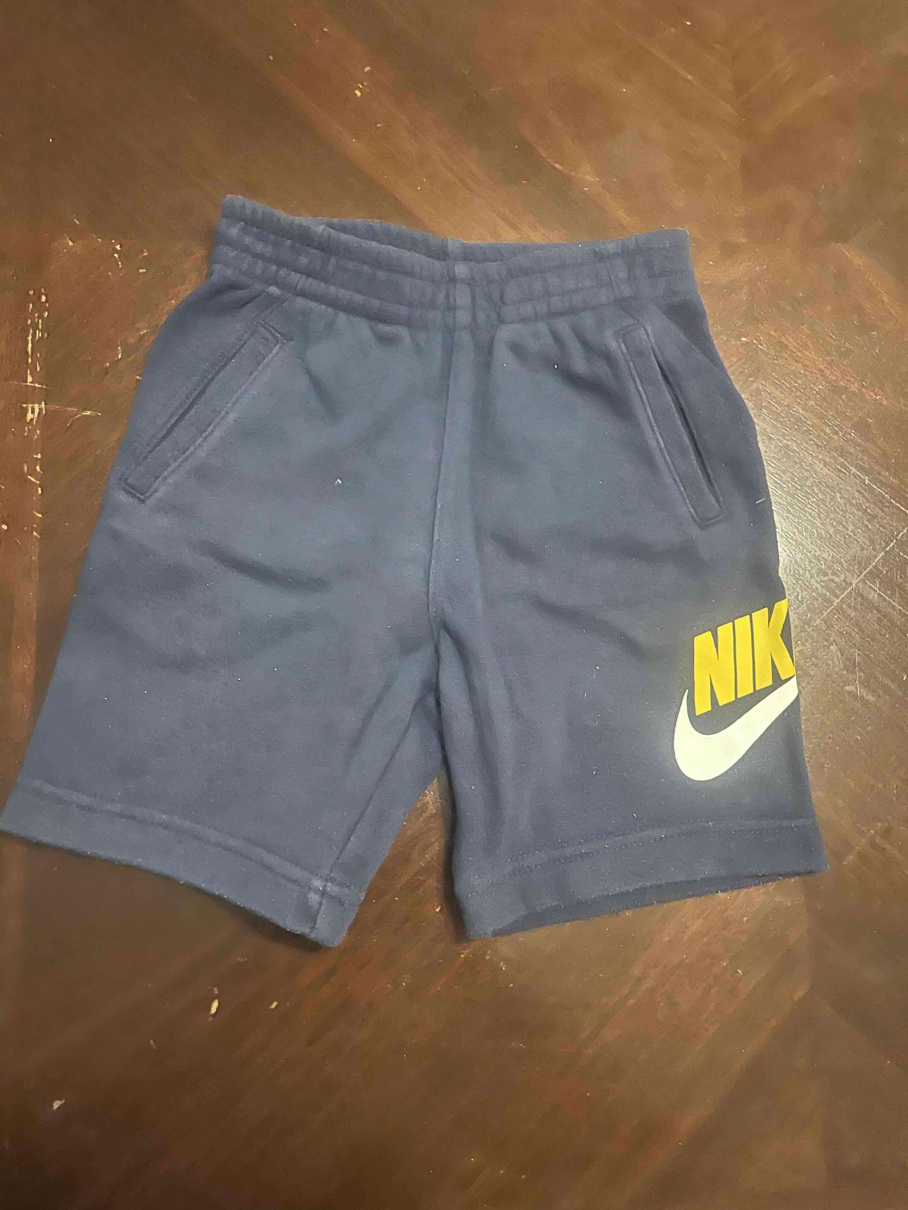 Shorts deportivos azules Nike