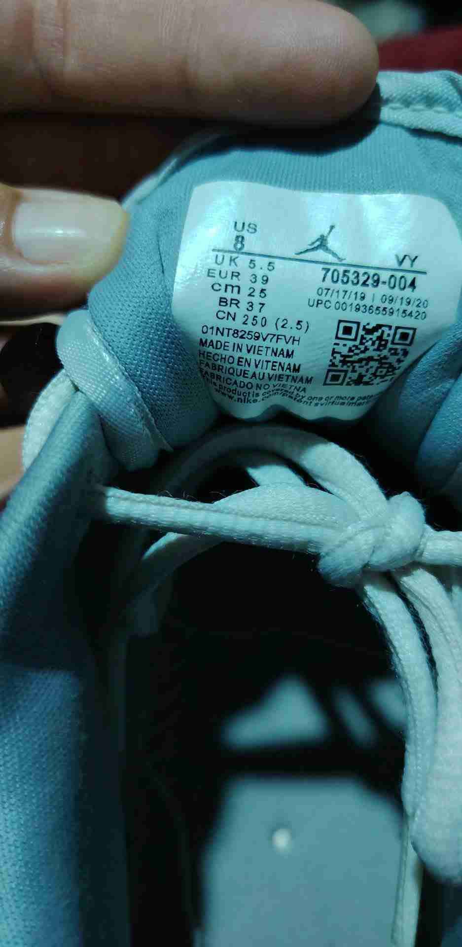 Zapatillas deportivas blancas y negras - miniatura 4