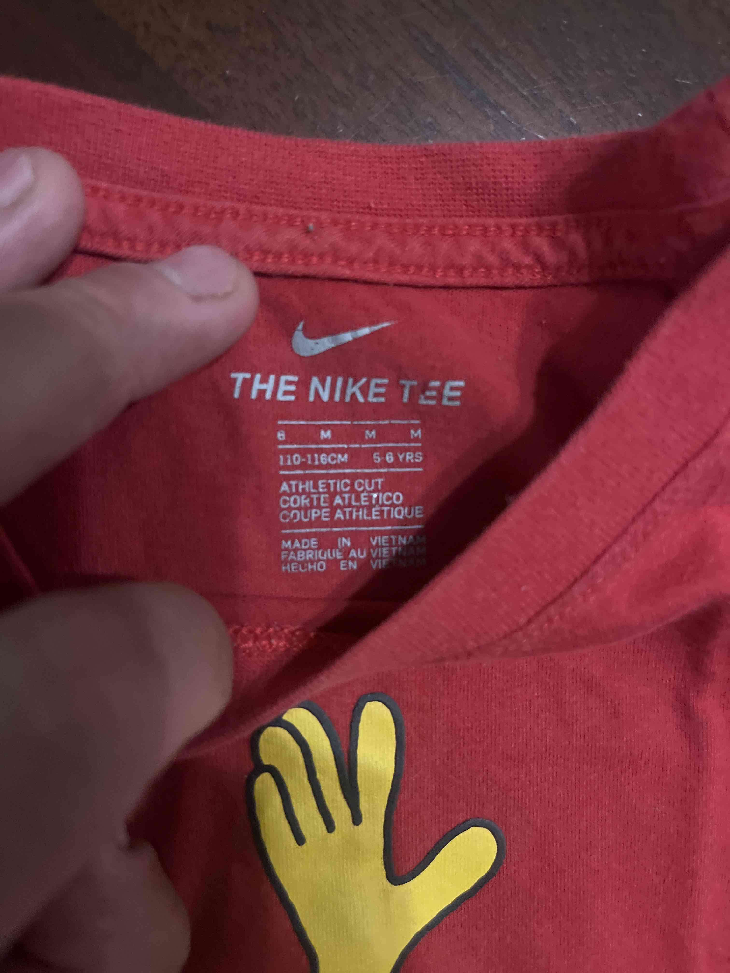 Polera roja Nike para niño - miniatura 2