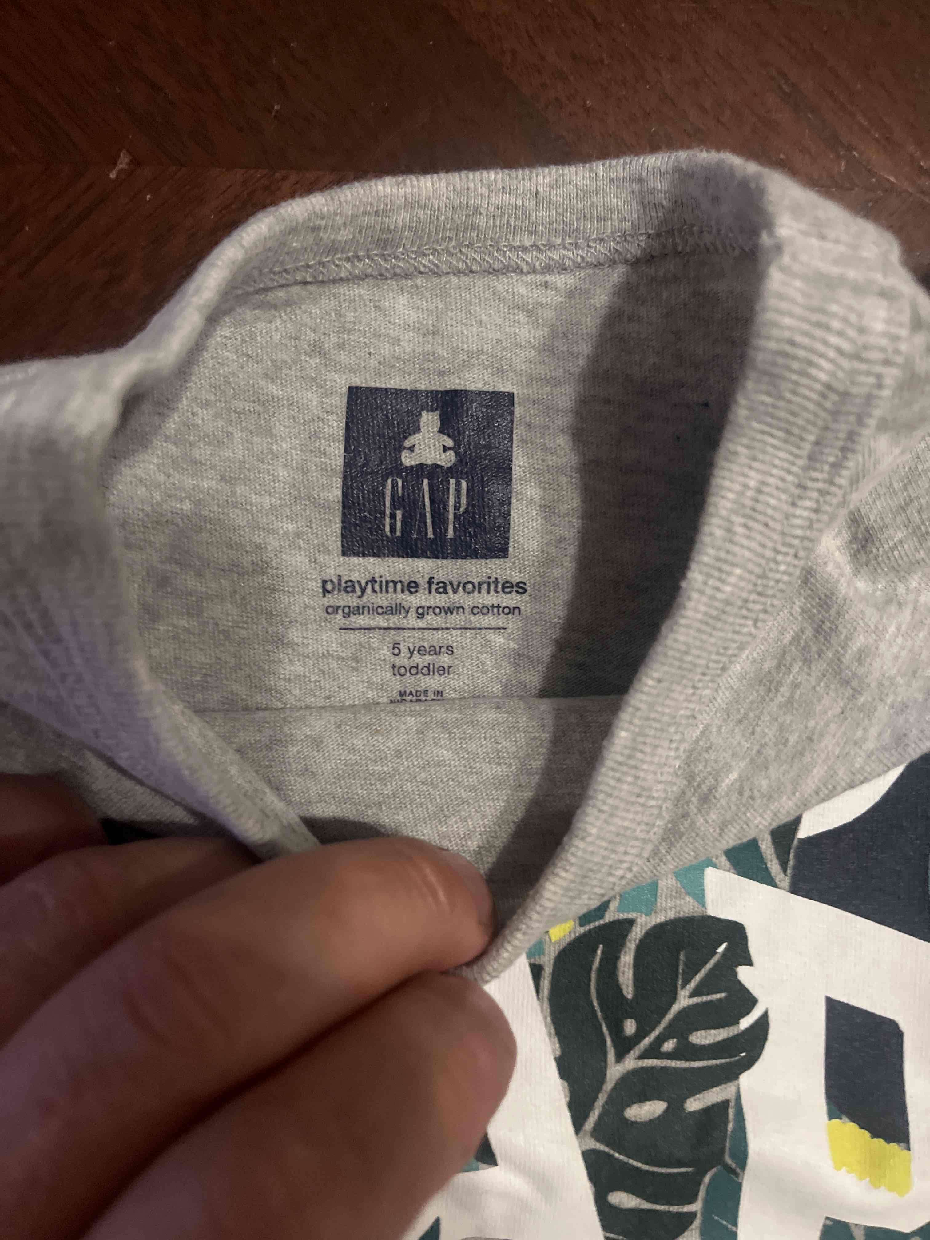 Polera gris GAP con tucán - miniatura 2