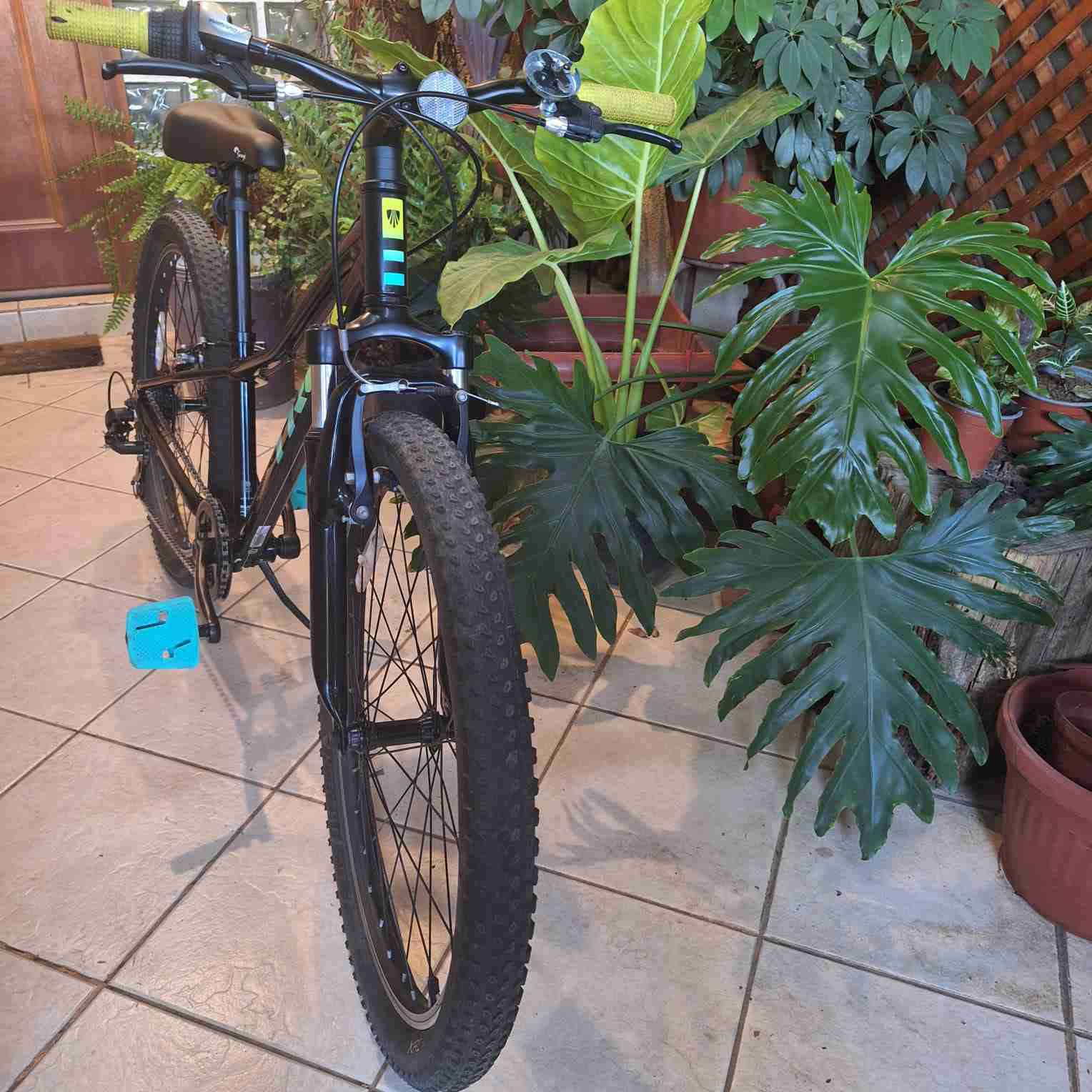 Bicicleta Precaliber verde y negra aro 24 - miniatura 3