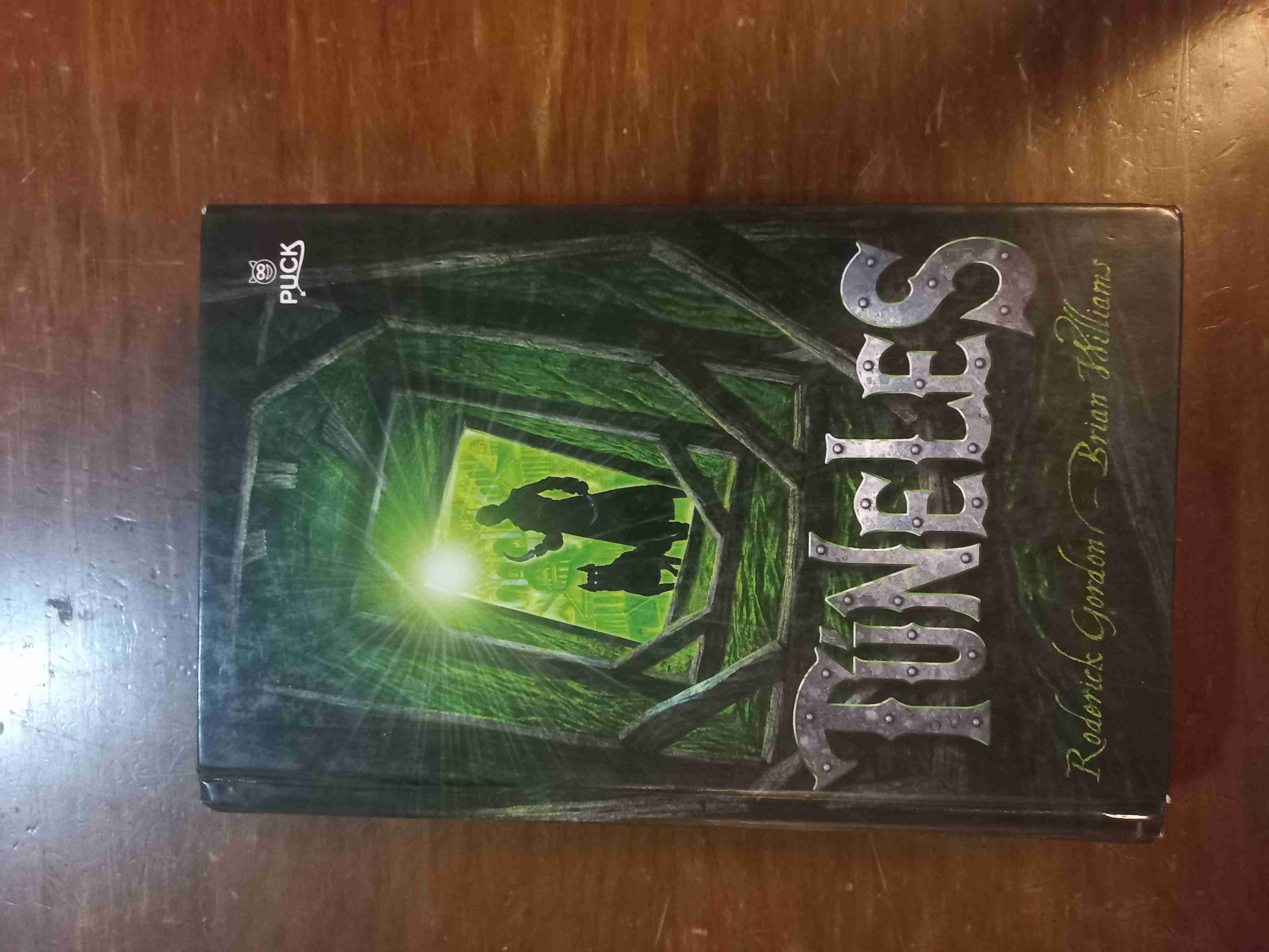 Libro Túneles de Roderick Gordon y Brian Williams