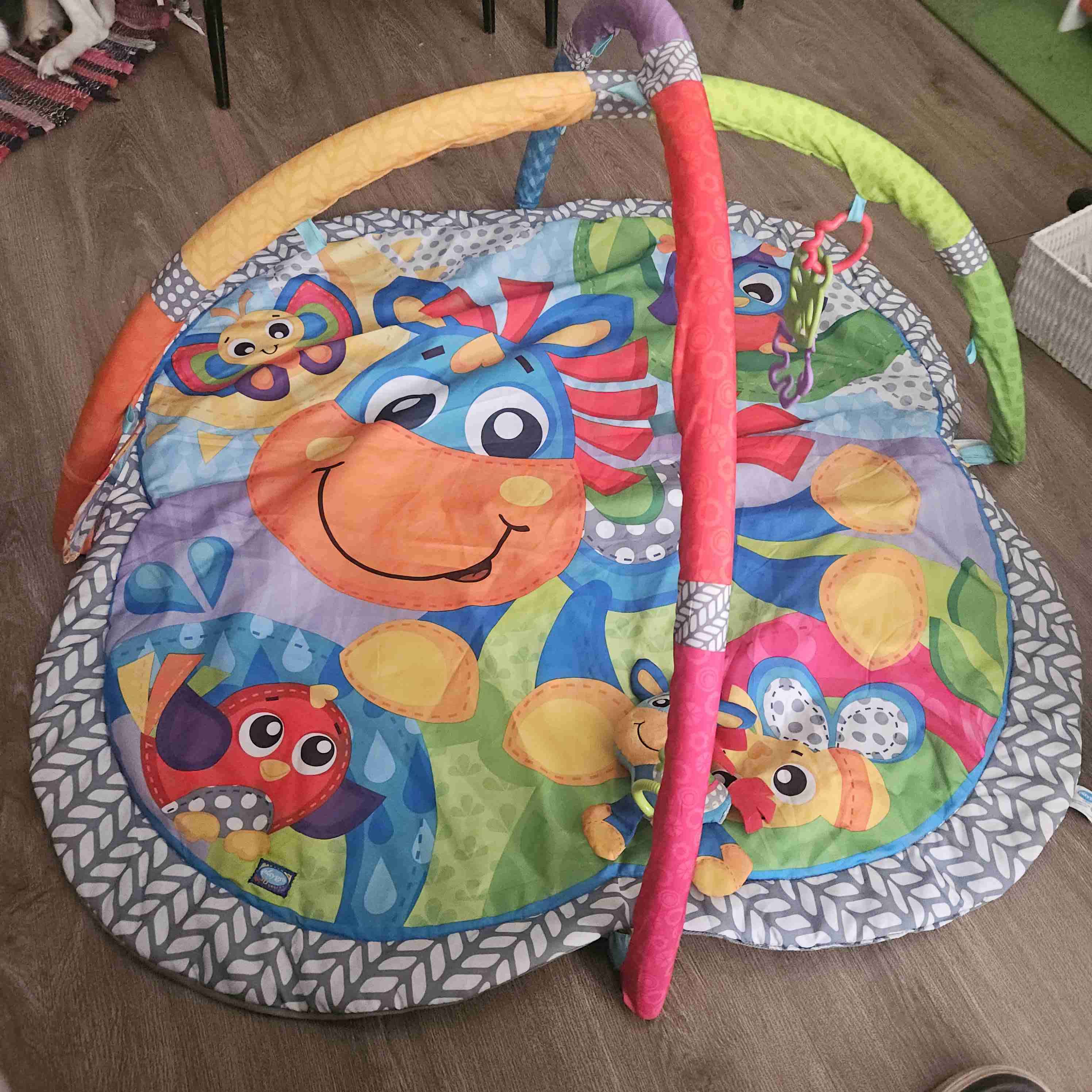 Gimnasio infantil de juego colorido