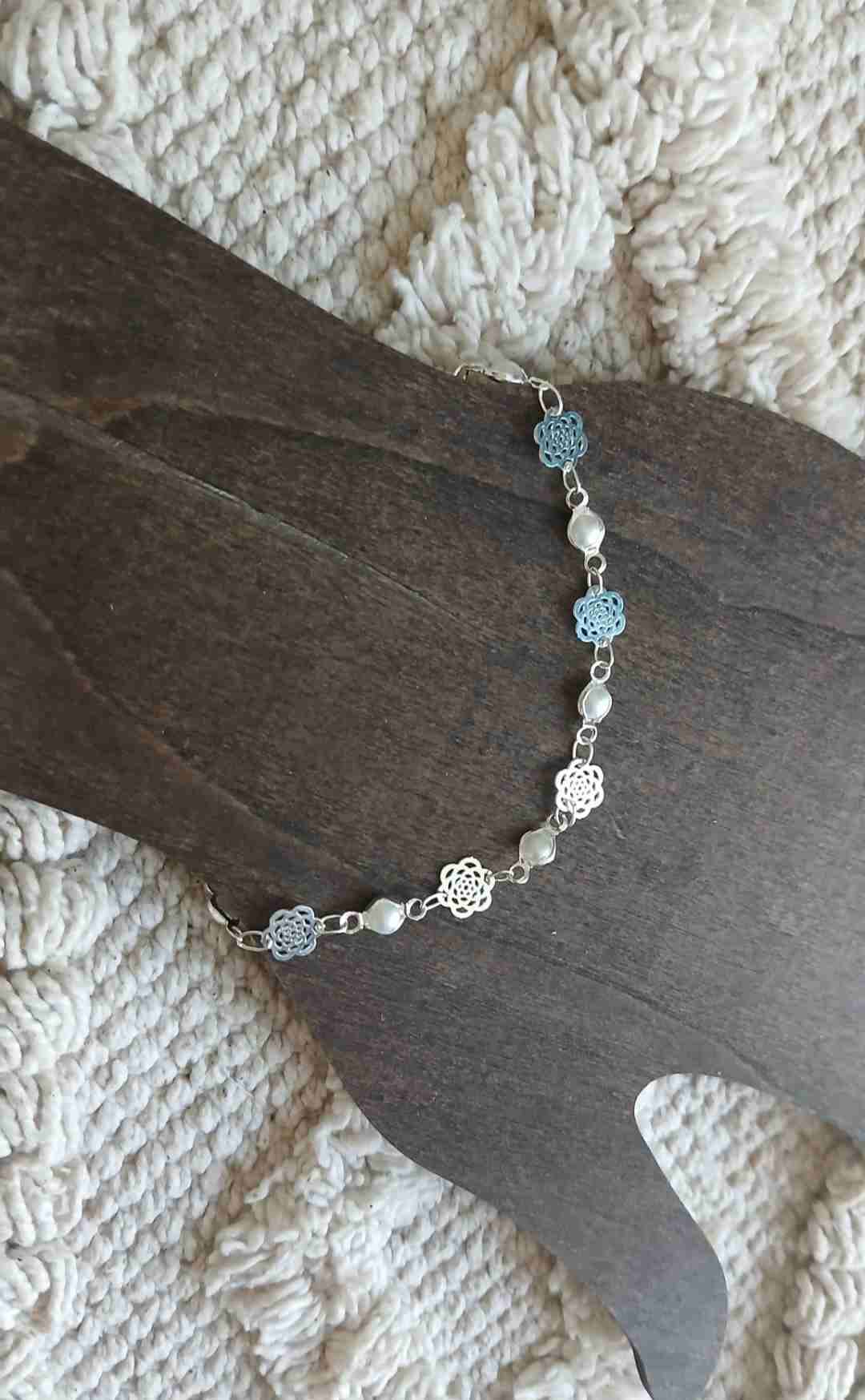 Pulsera de plata diseño perlas y flores