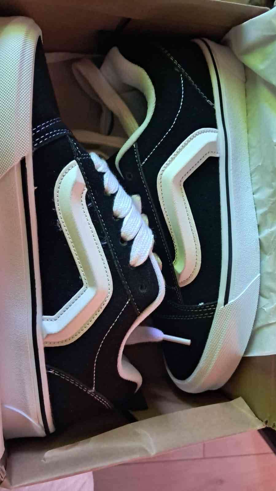 Zapatillas negras con detalles blancos - miniatura 2