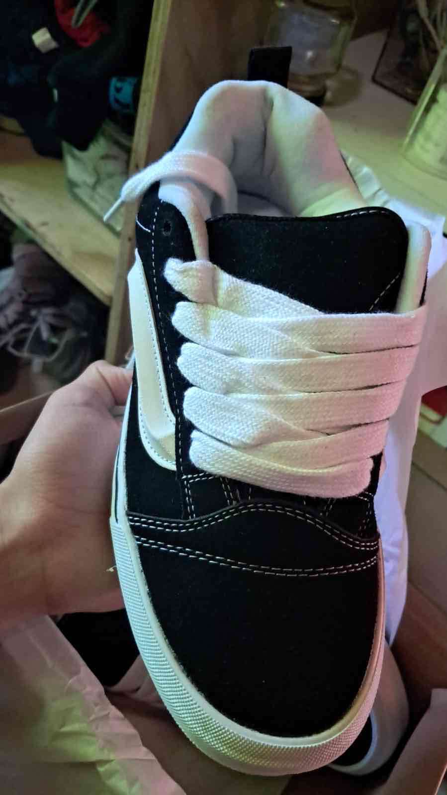 Zapatillas negras con detalles blancos - miniatura 3