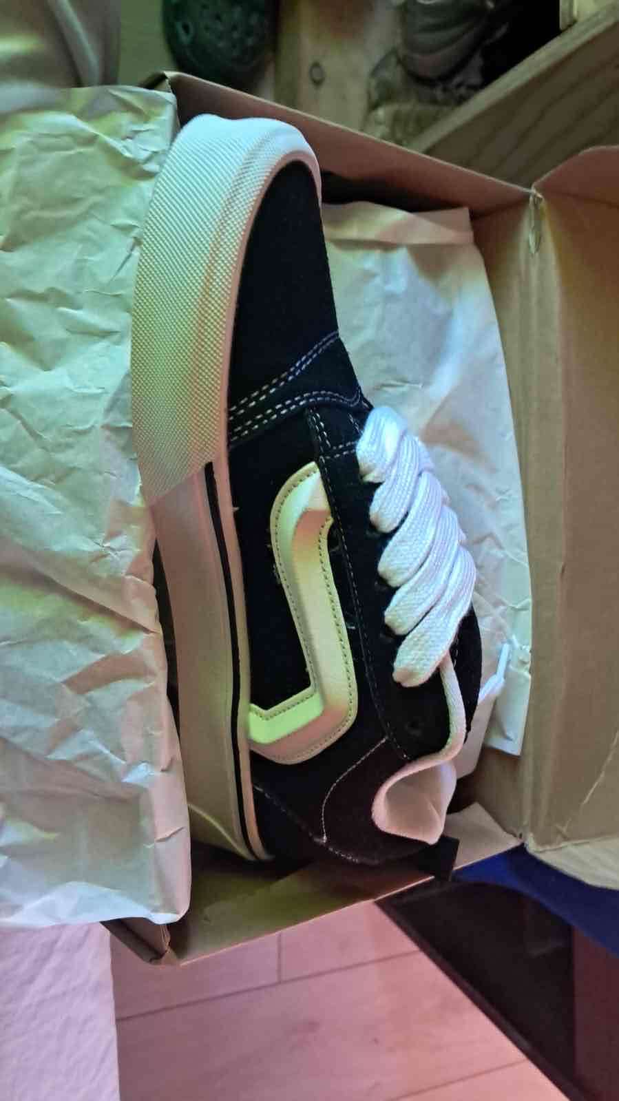 Zapatillas negras con detalles blancos - miniatura 4