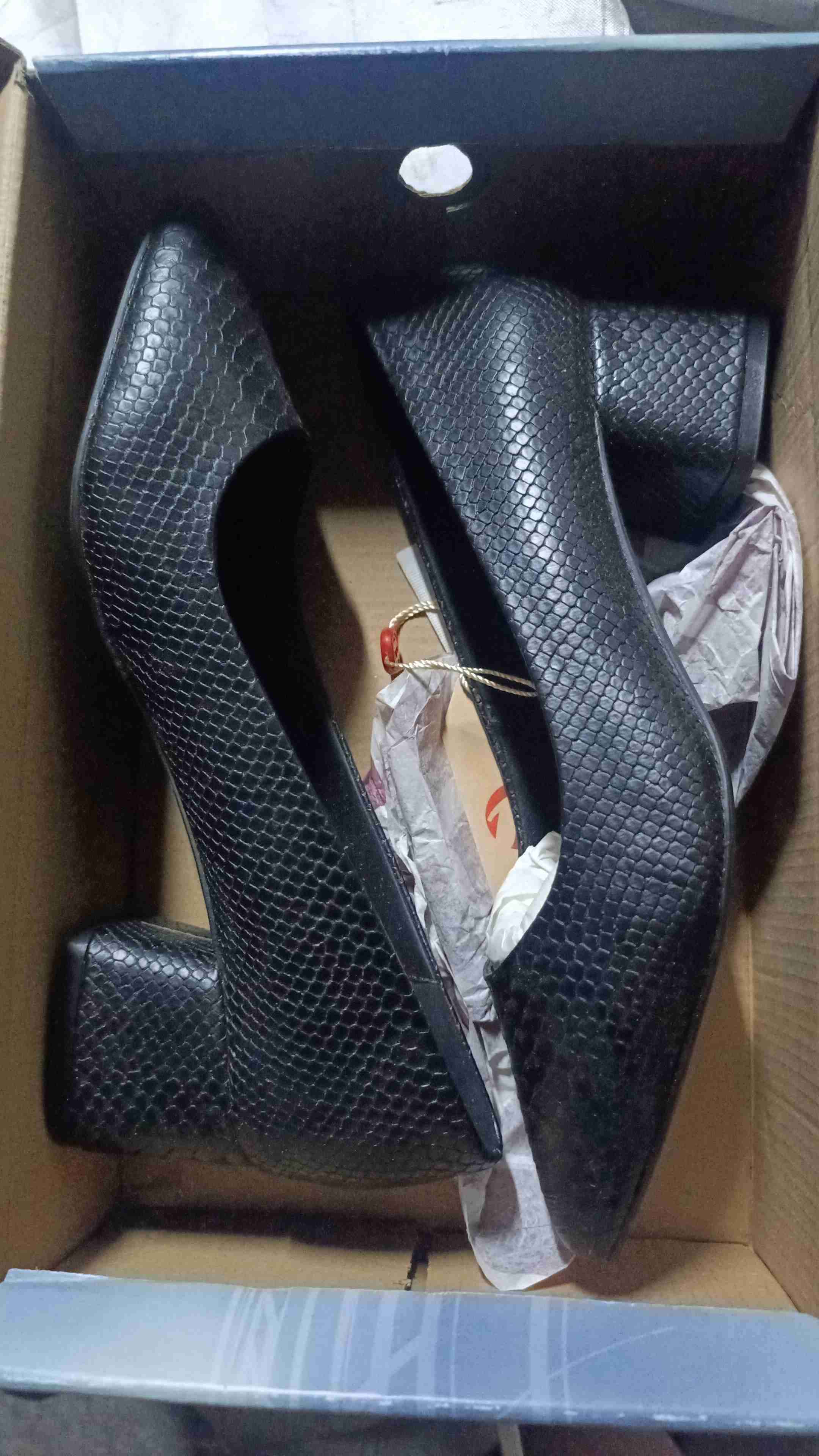 Zapatos negros de tacón grueso