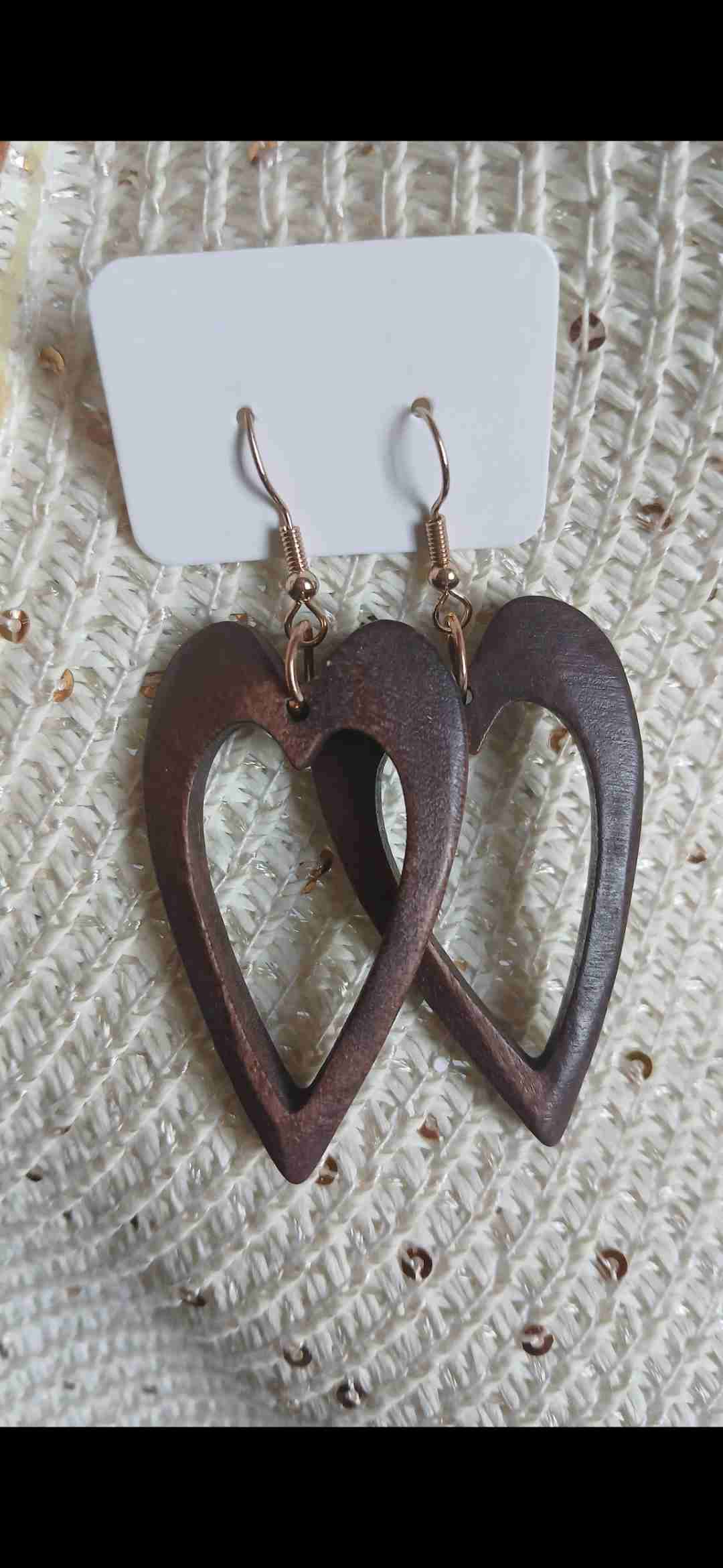Aros de madera en forma de corazón