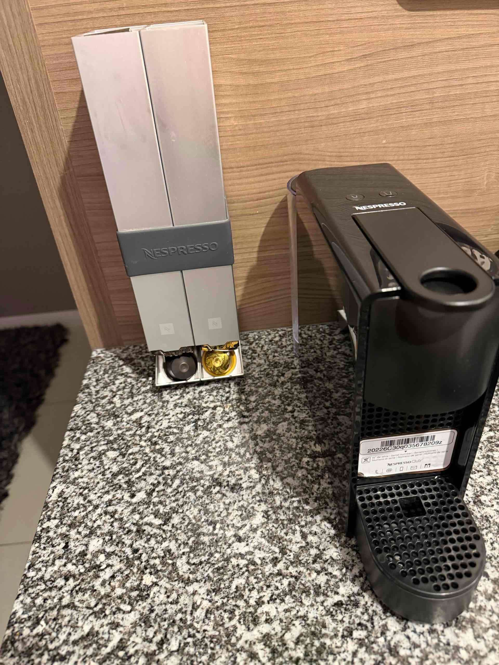 Cafetera Nespresso Essenza Mini