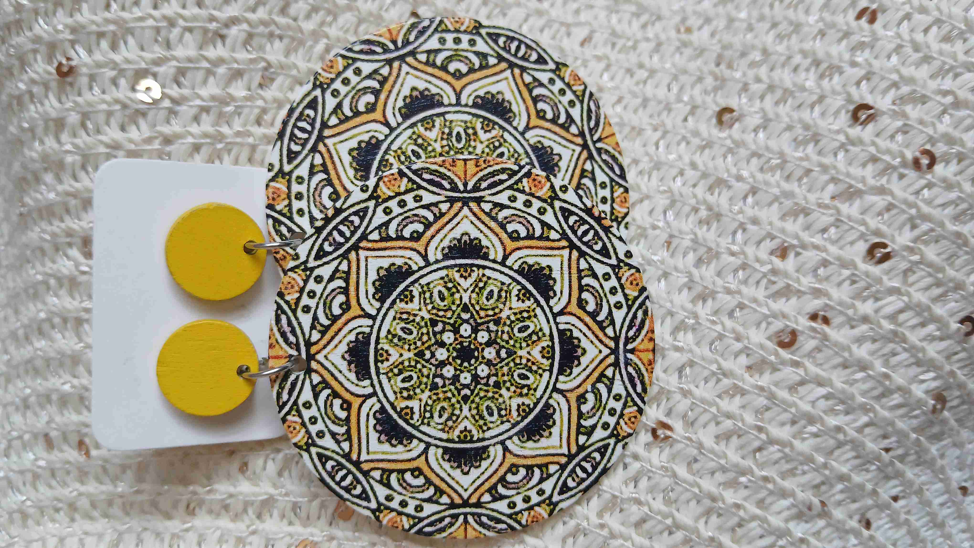 Aros étnicos amarillos y estampados - miniatura 3