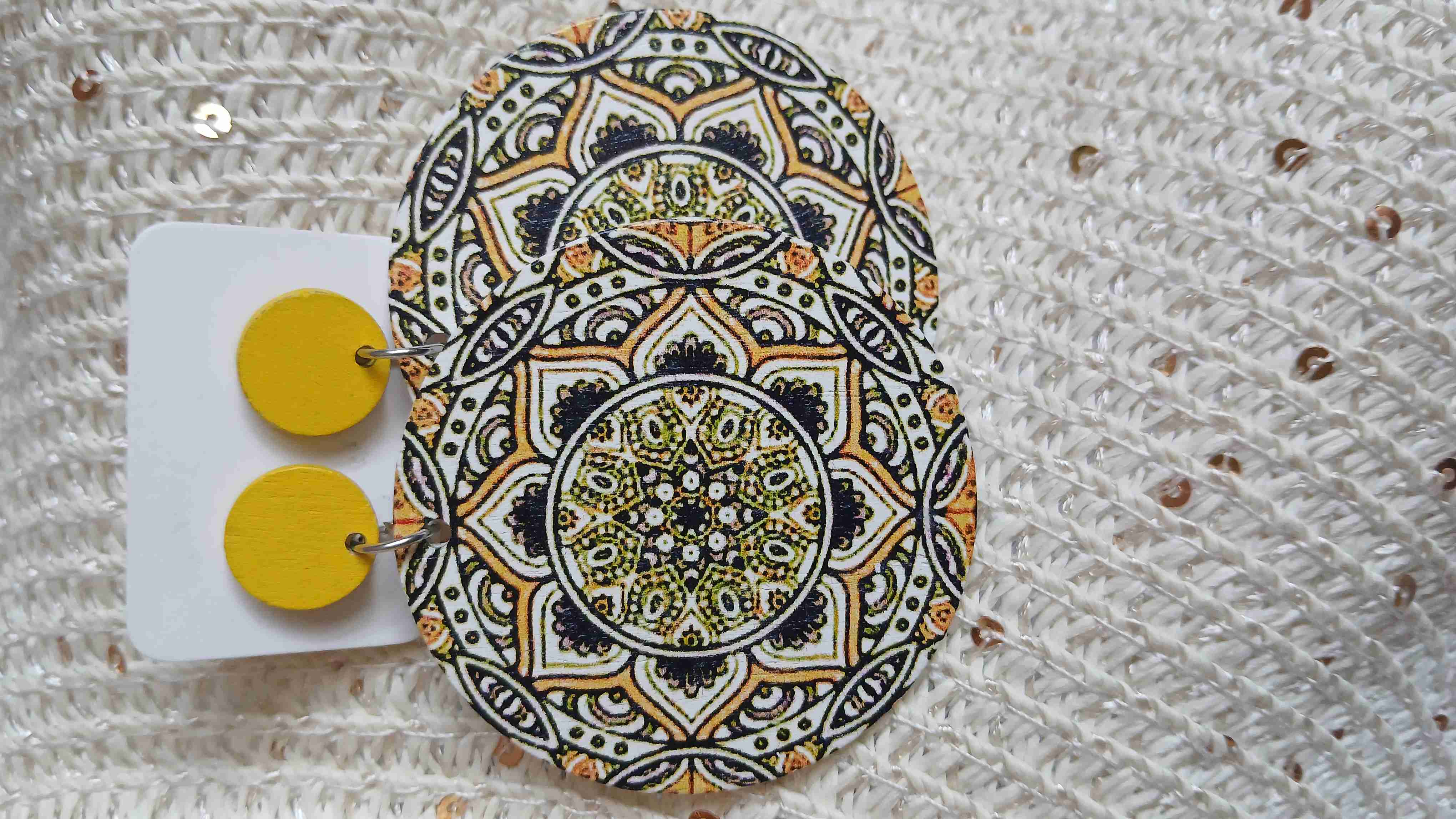 Aros étnicos amarillos y estampados - miniatura 5