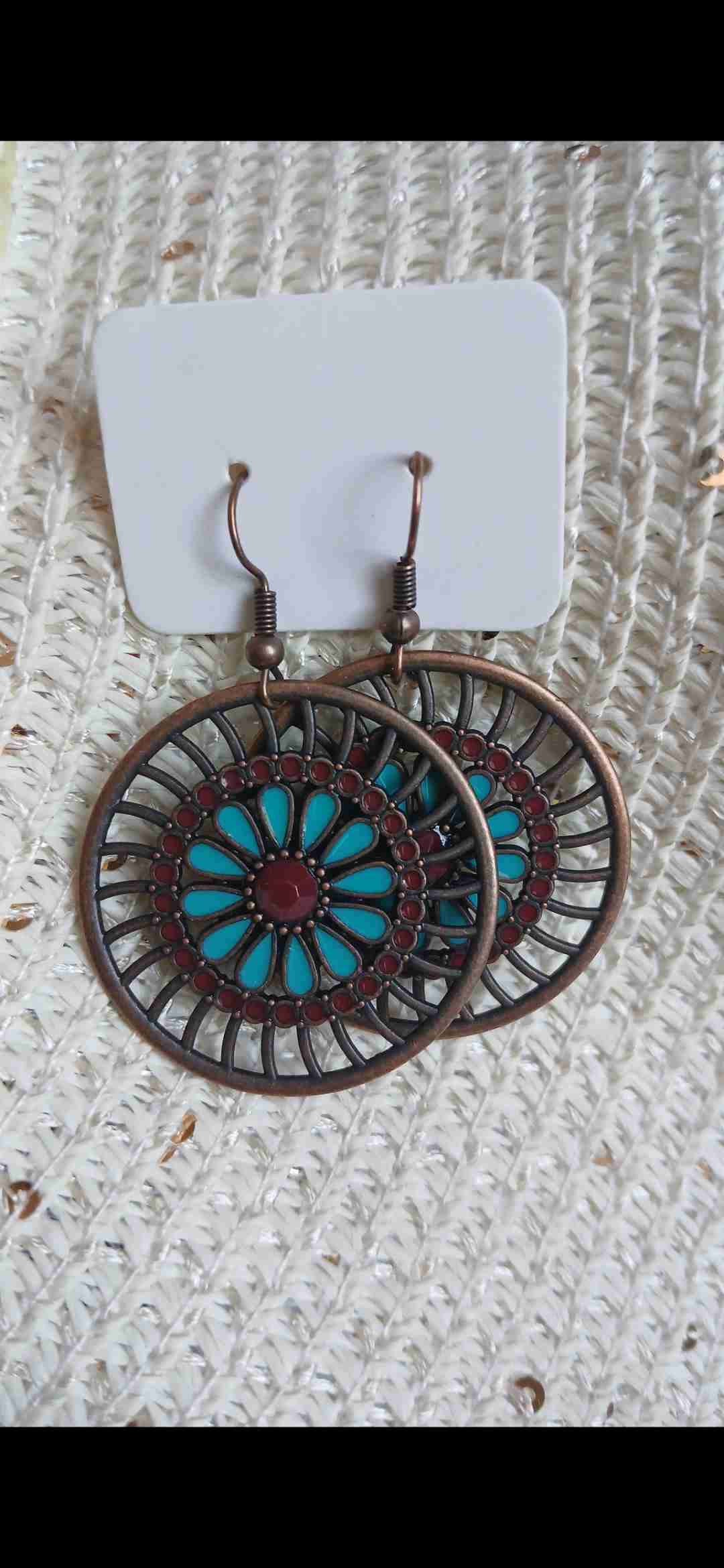 Aros grandes con diseño floral