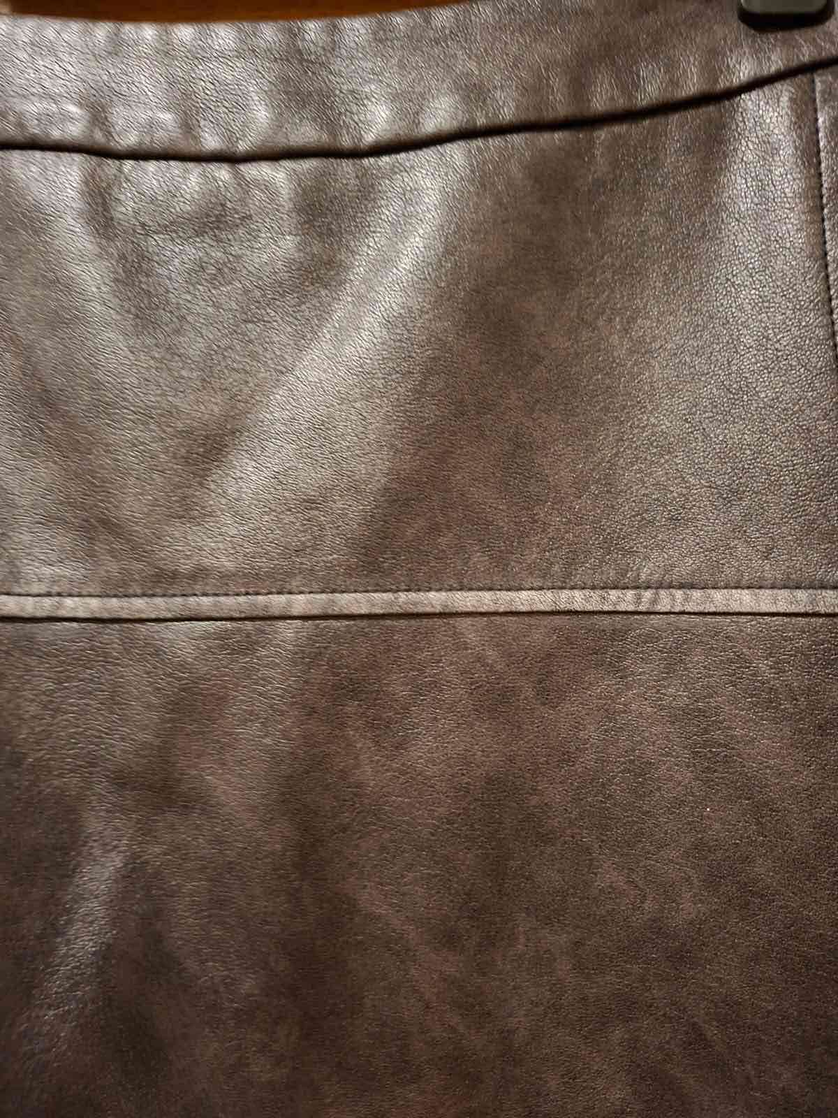 Falda de cuero sintético marrón