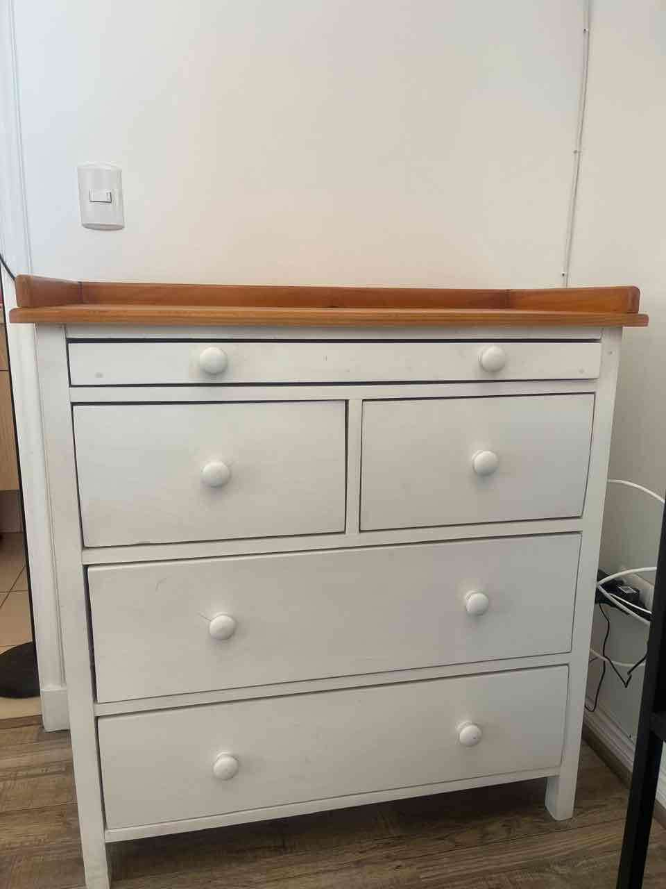 Cómoda blanca de madera con mudador - miniatura 2