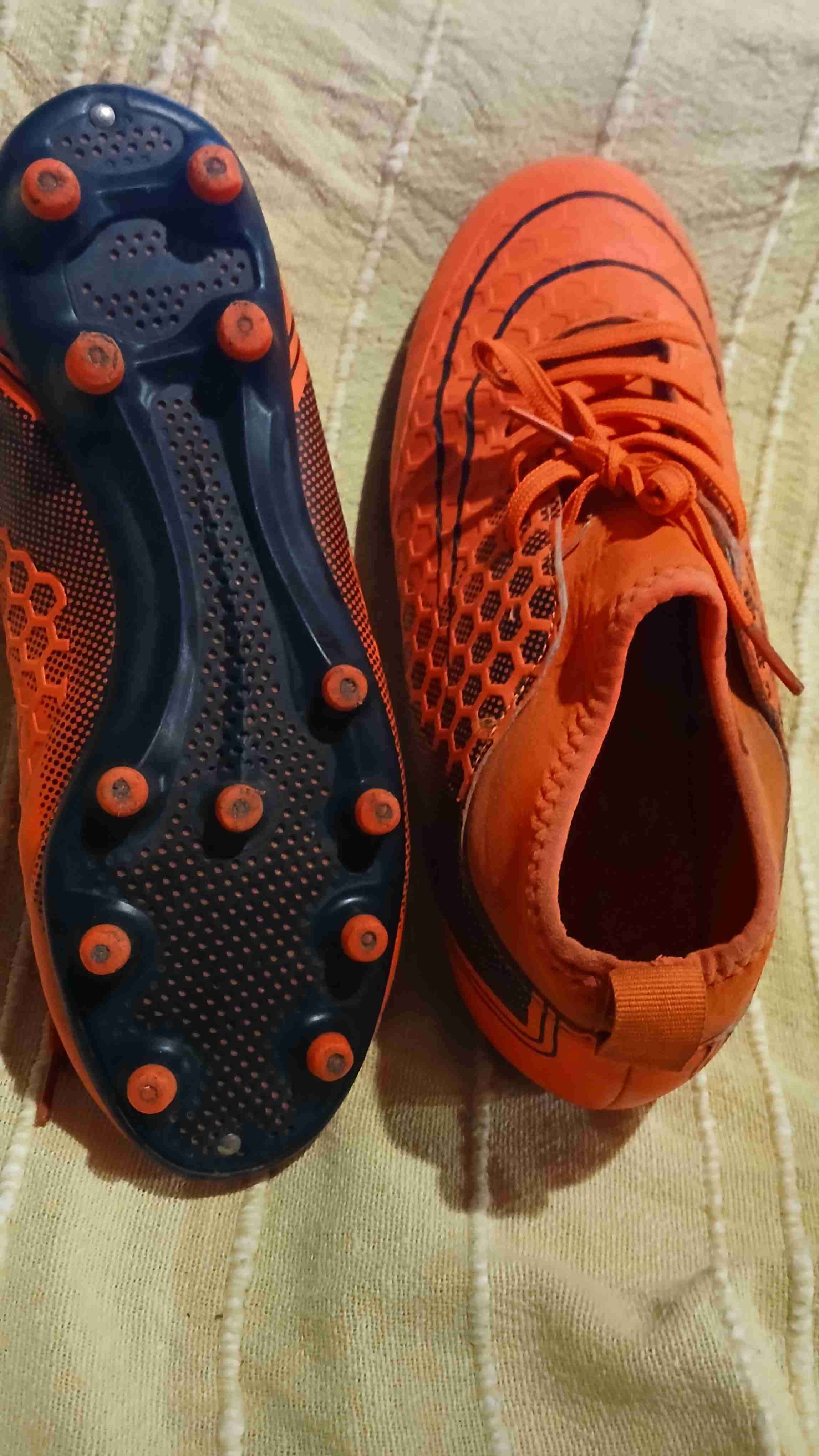 Zapatillas de fútbol naranjas