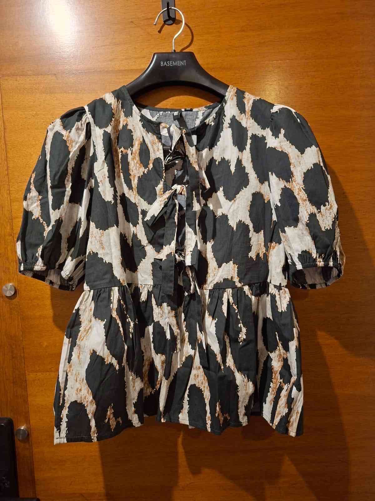 Conjunto pantalón y blusa estampado - miniatura 2