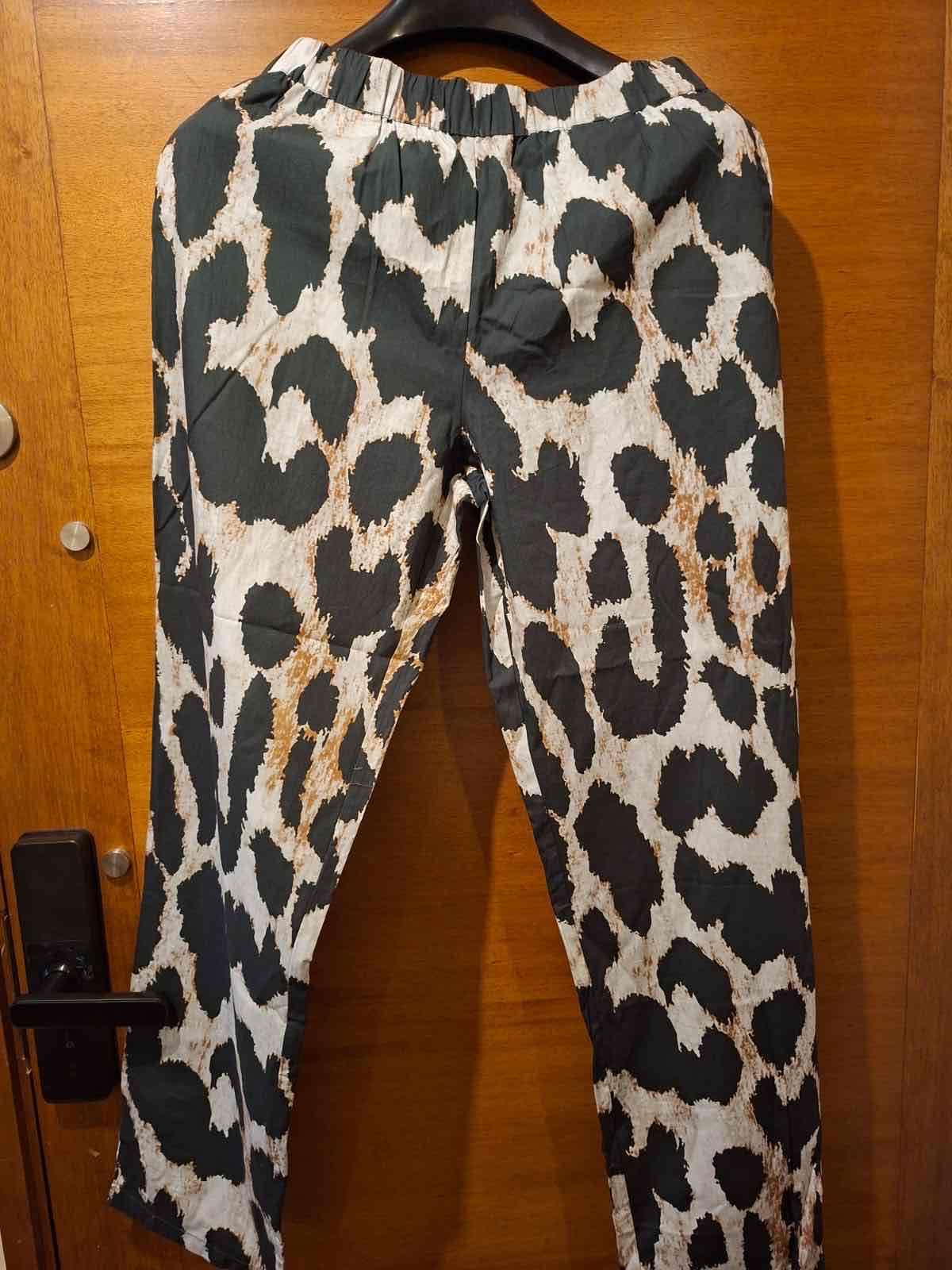 Conjunto pantalón y blusa estampado - miniatura 4