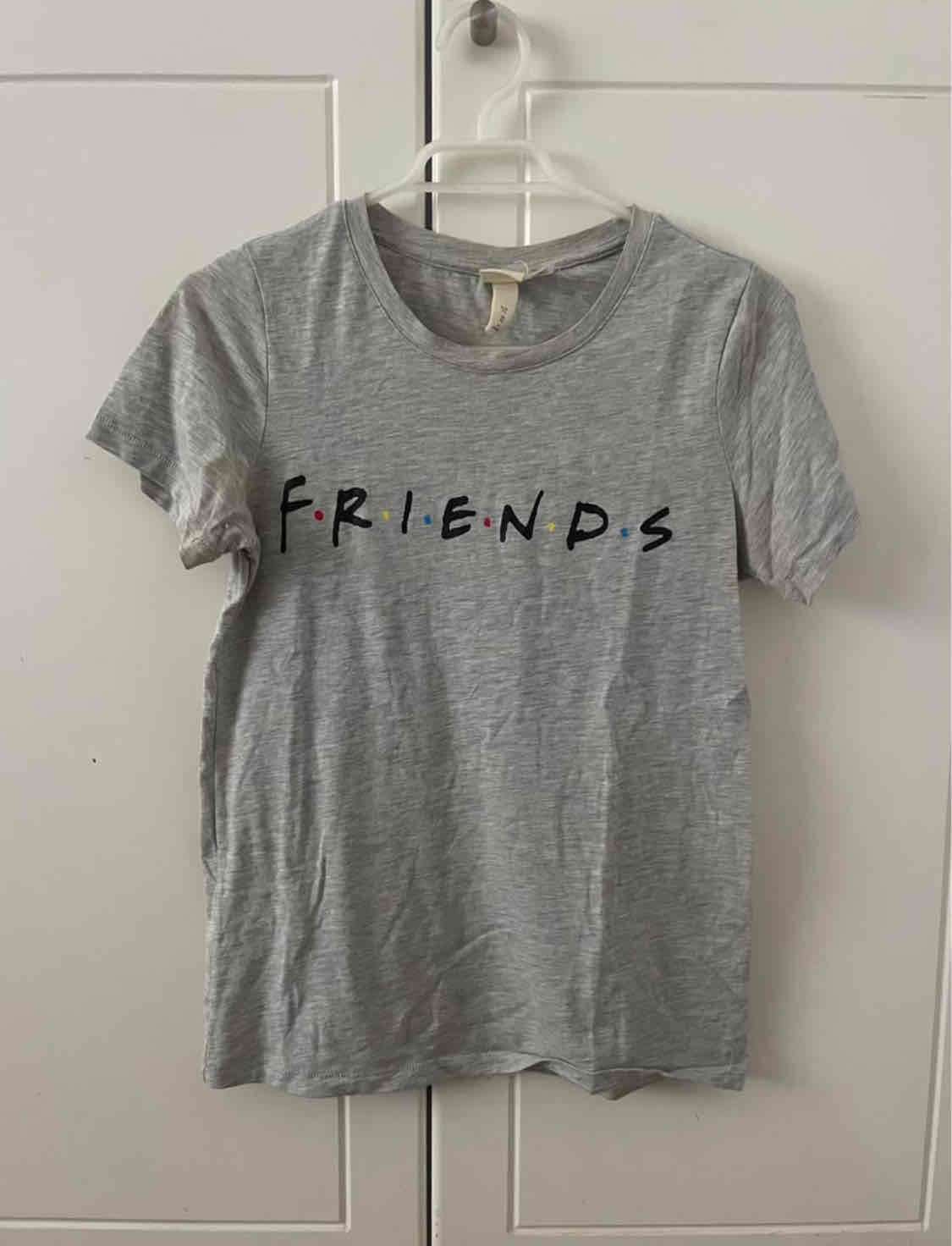Polera gris Friends