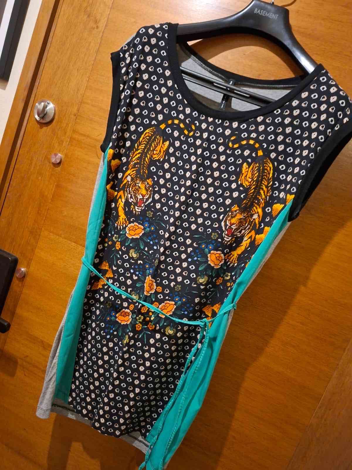 Vestido estampado tigre y flores