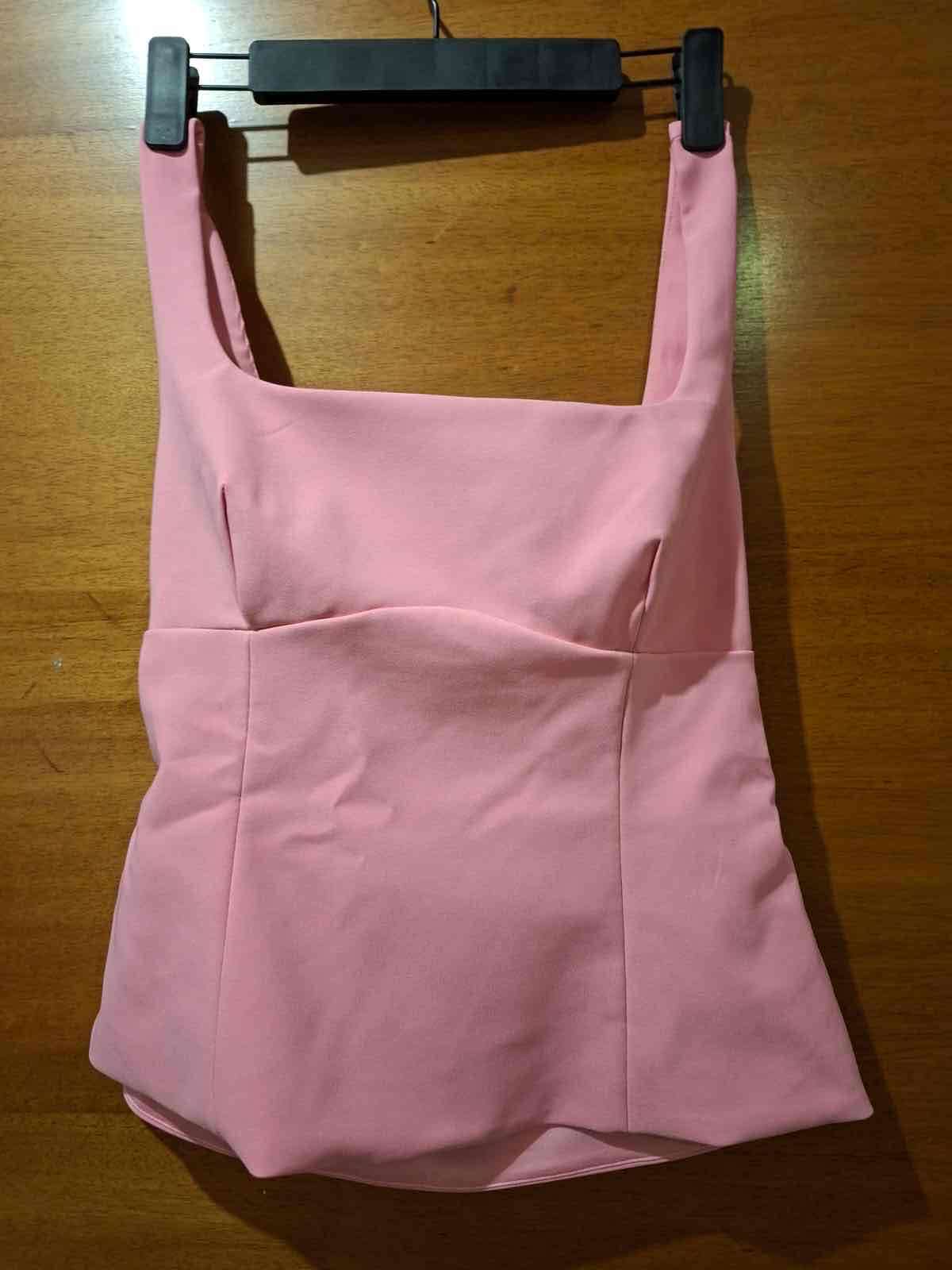 Top sin mangas rosa