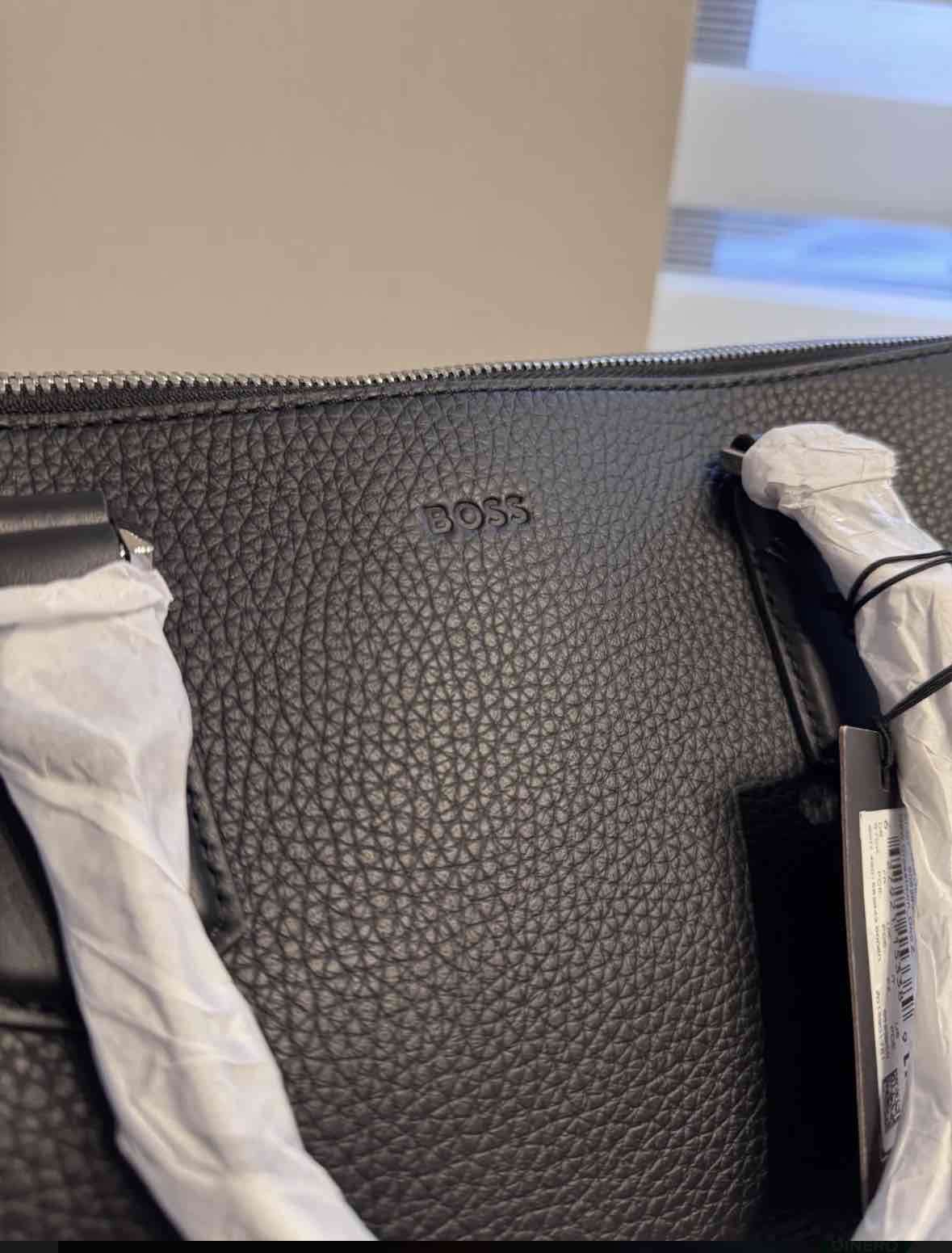 Bolso Hugo Boss 100% cuero NUEVO